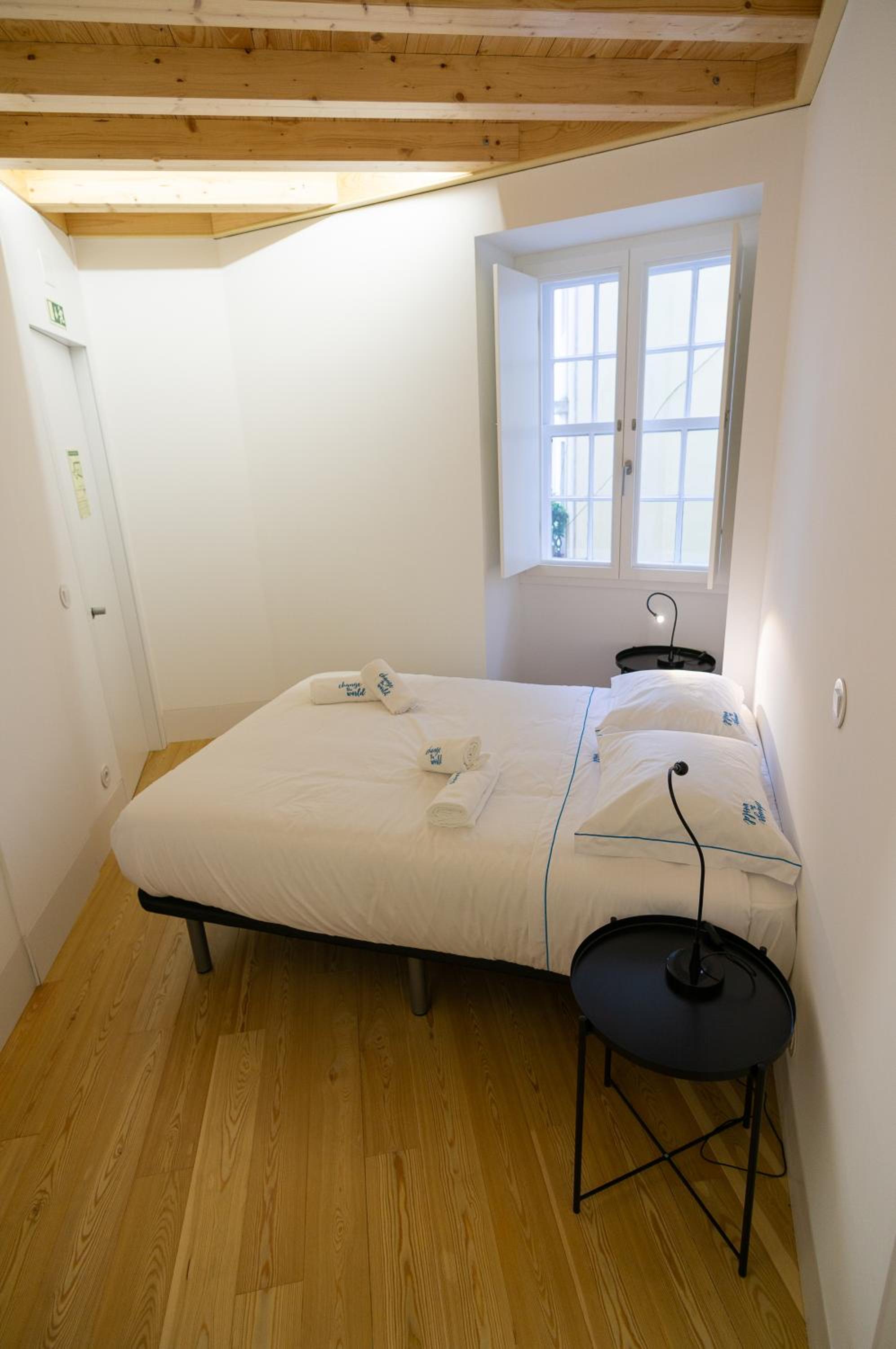 Double Room with Private Bathroom - Photo 9