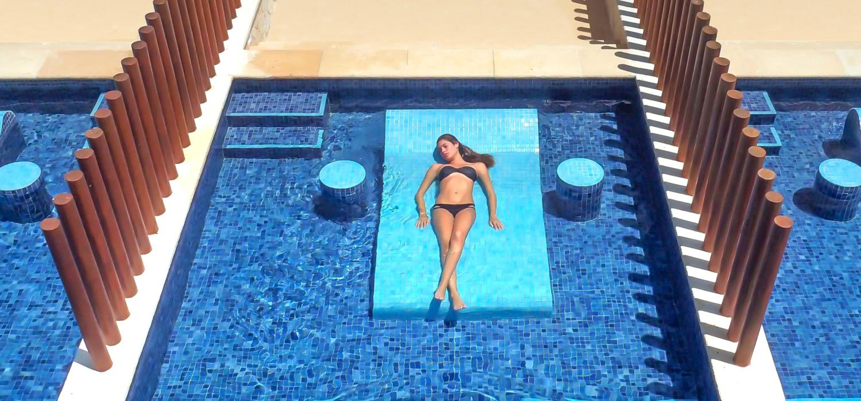Junior Suite Swim Up Premium Level photo 2