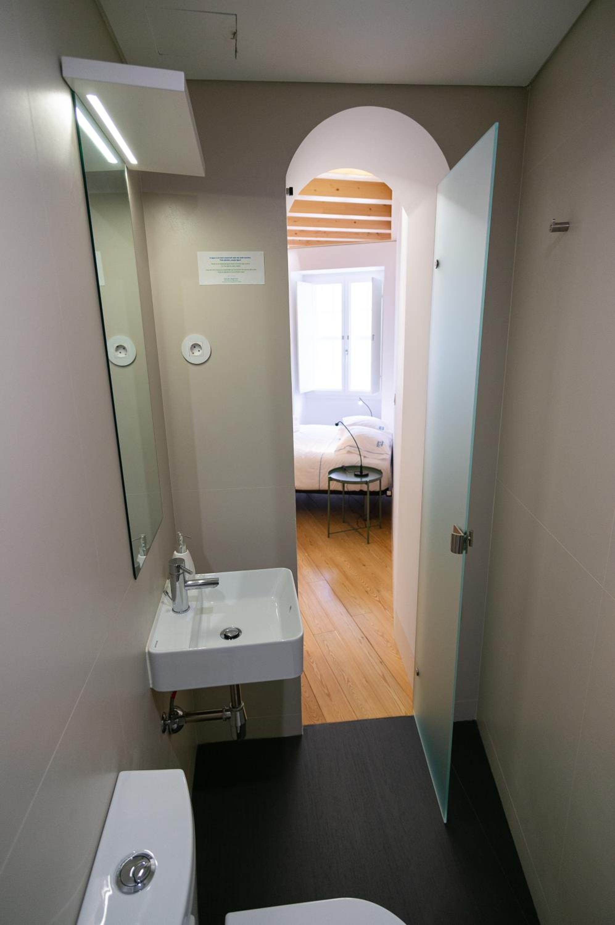 Double Room with Private Bathroom - Photo 4