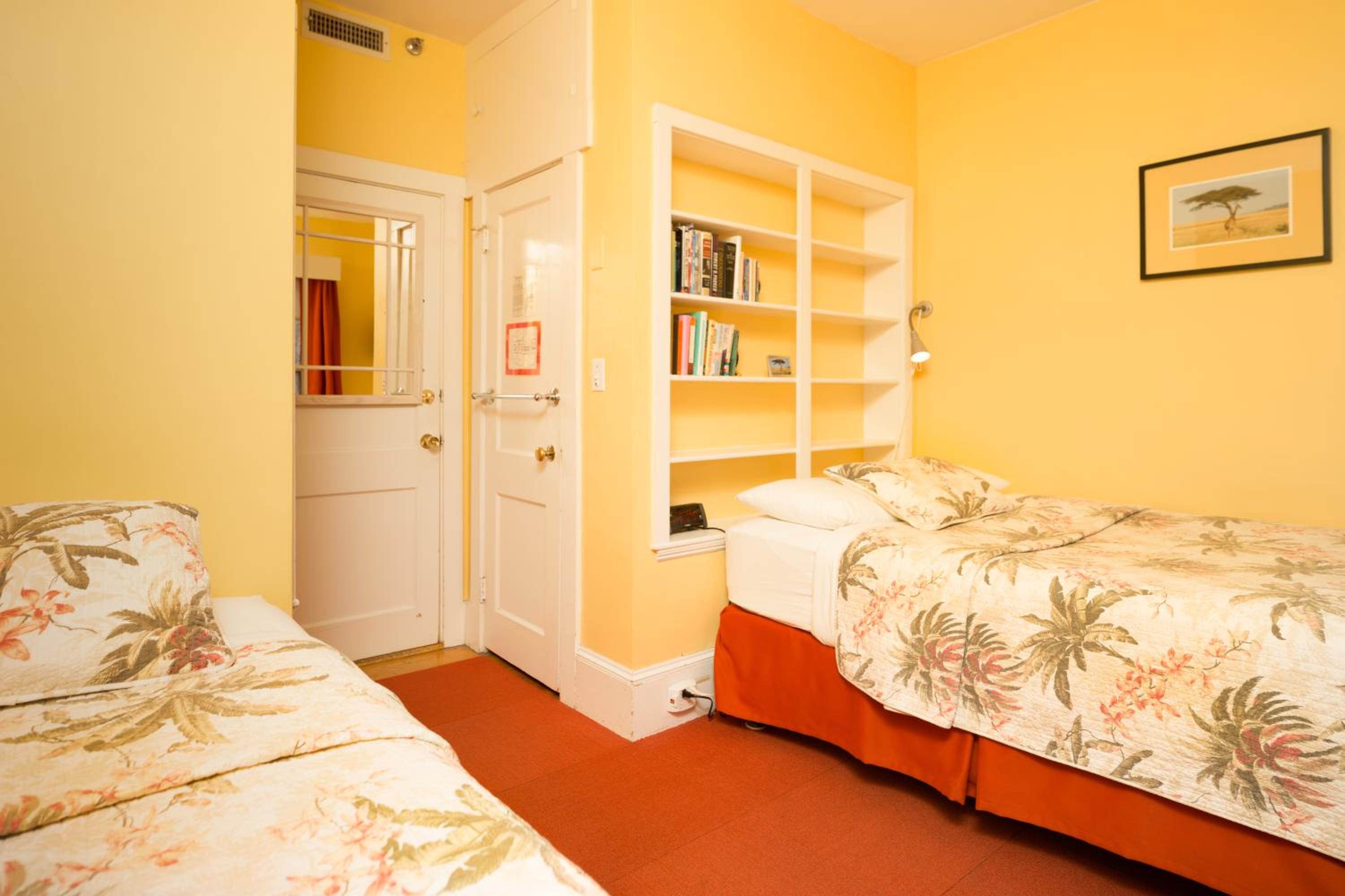 Double or Twin Room with Shared Bathroom photo 3