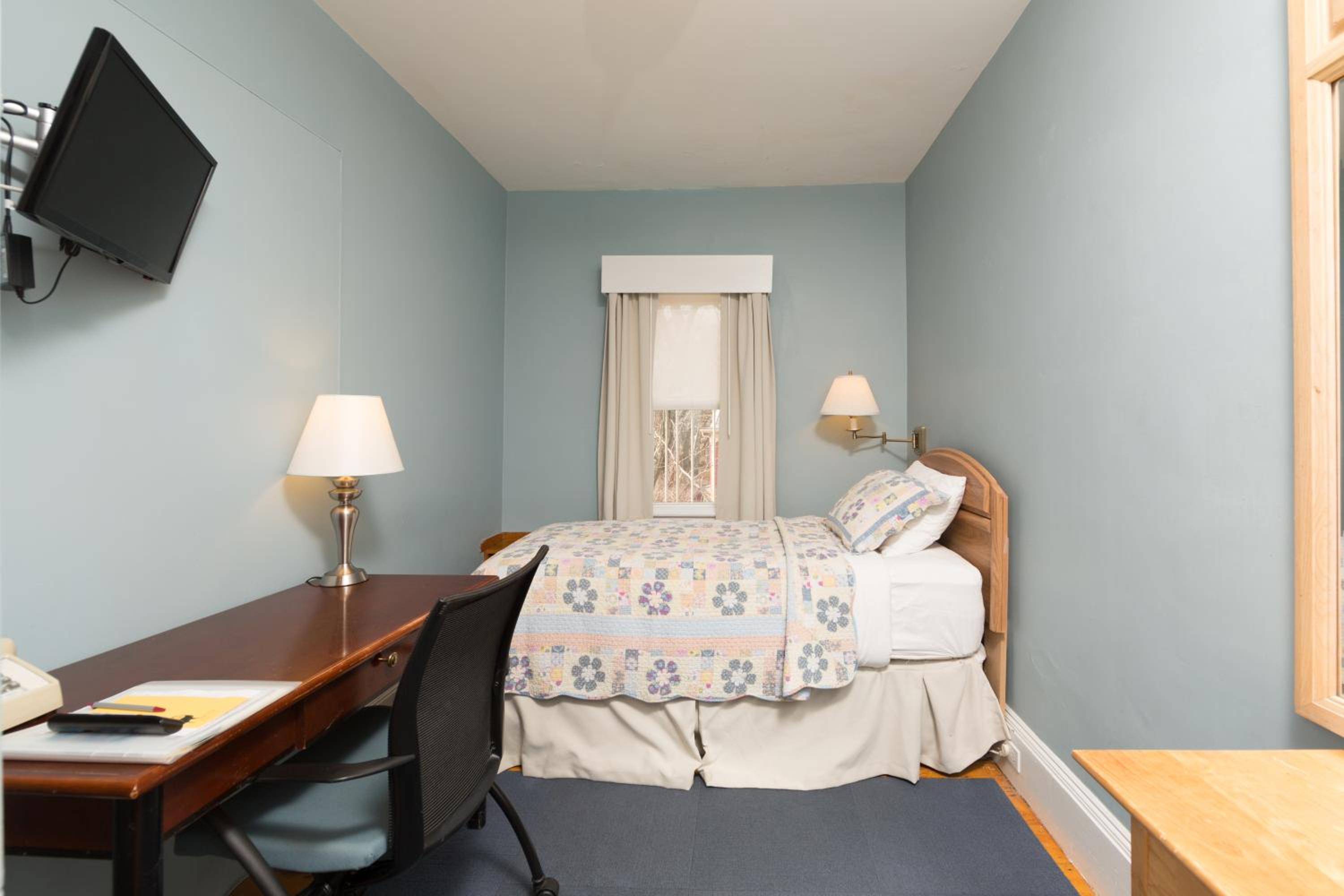 Single Room with Shared Bathroom photo 1