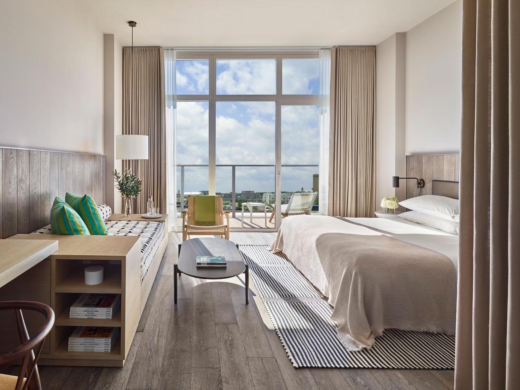 Partial Oceanview Deluxe King