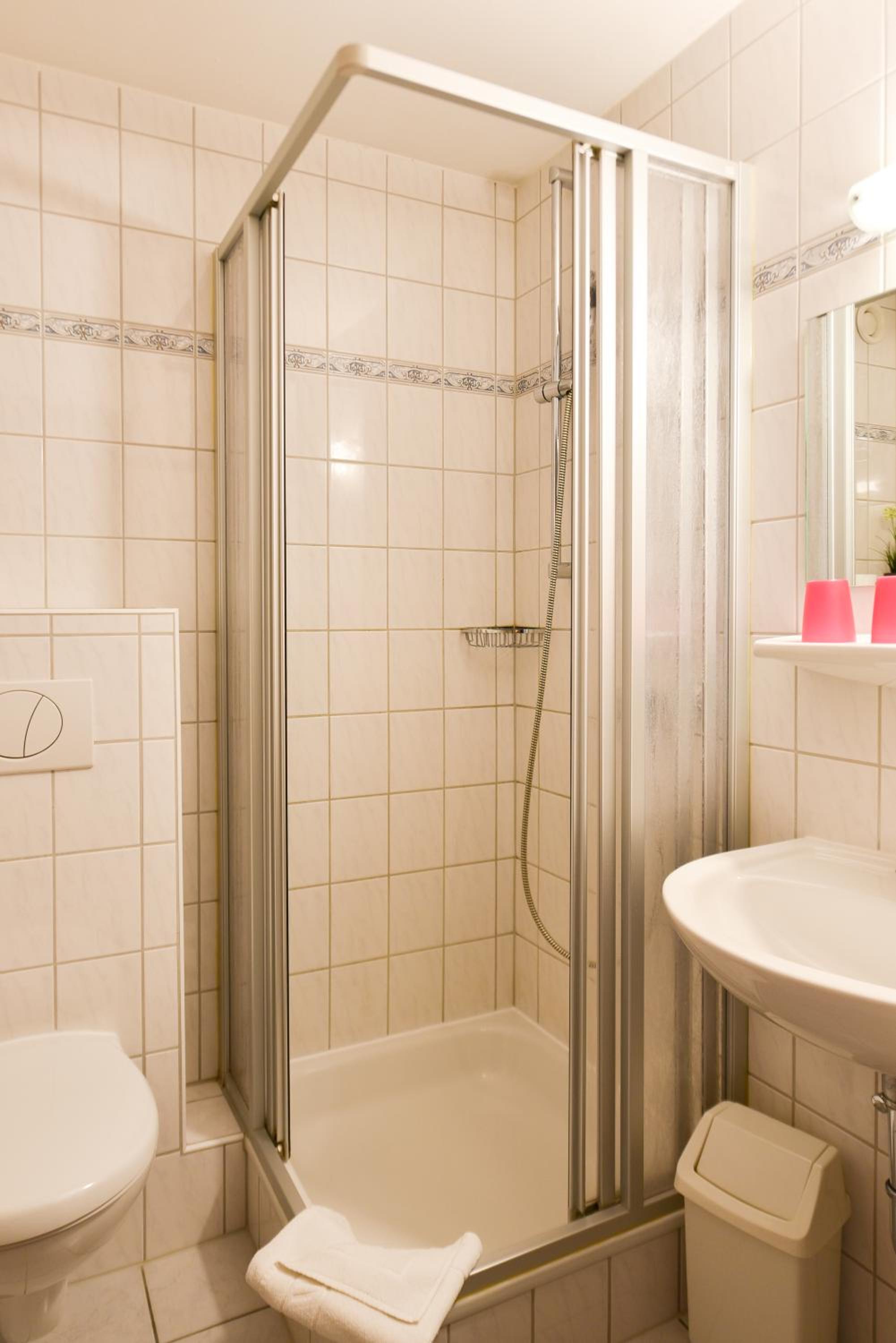 Standard Double Room - Photo 2