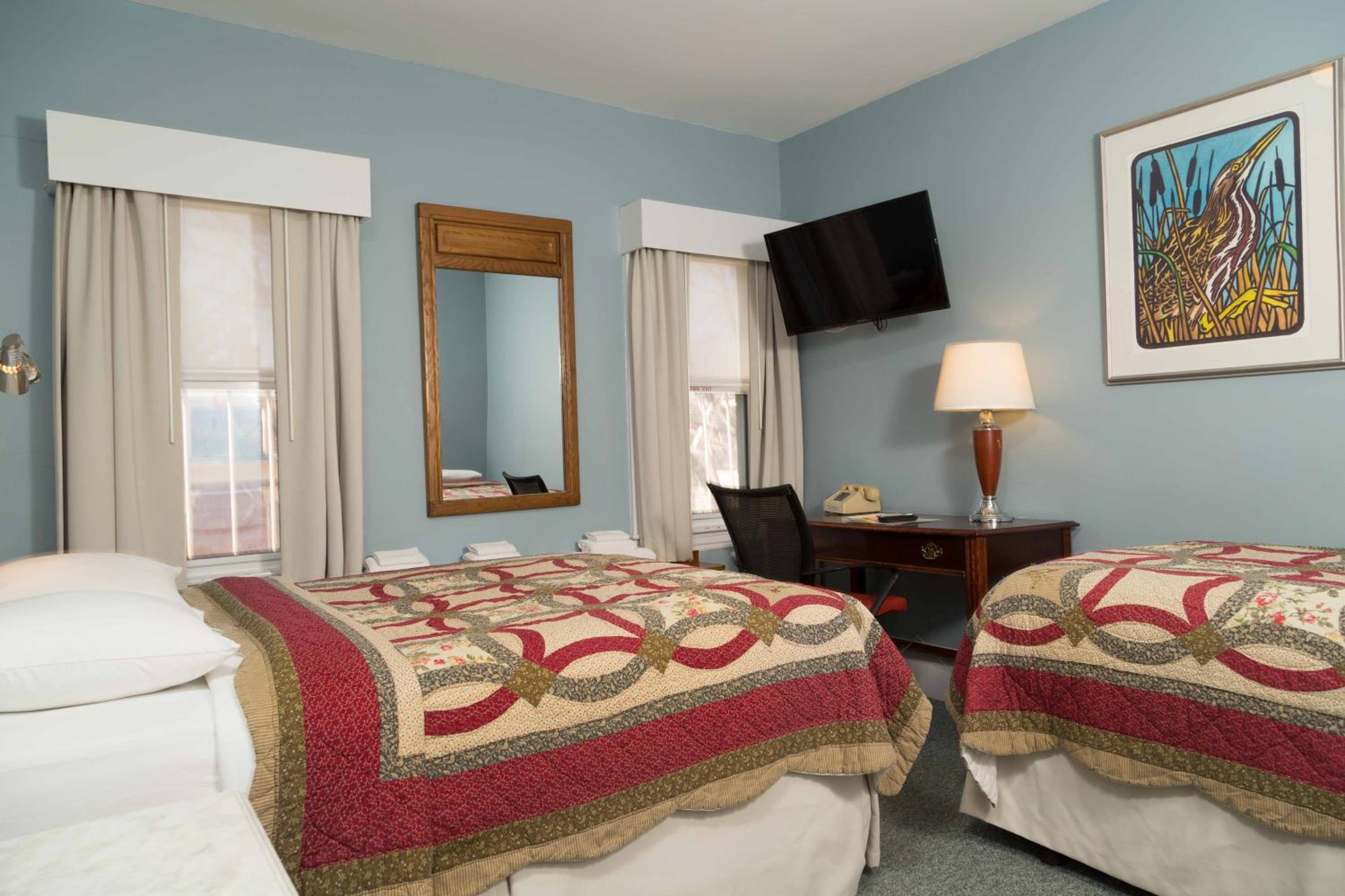 Double or Twin Room with Shared Bathroom photo 1