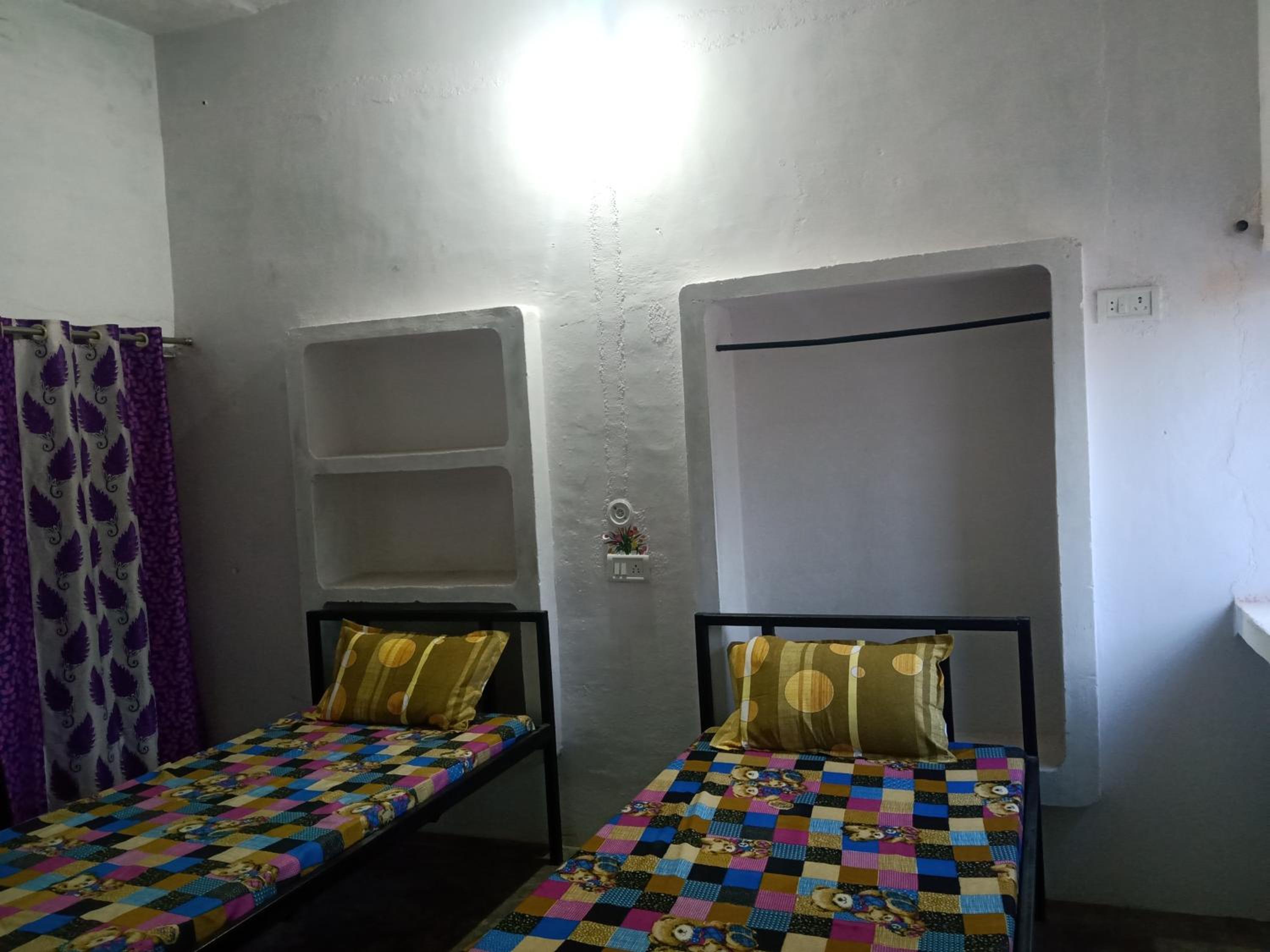 Double or Twin Room with Private Bathroom photo 3