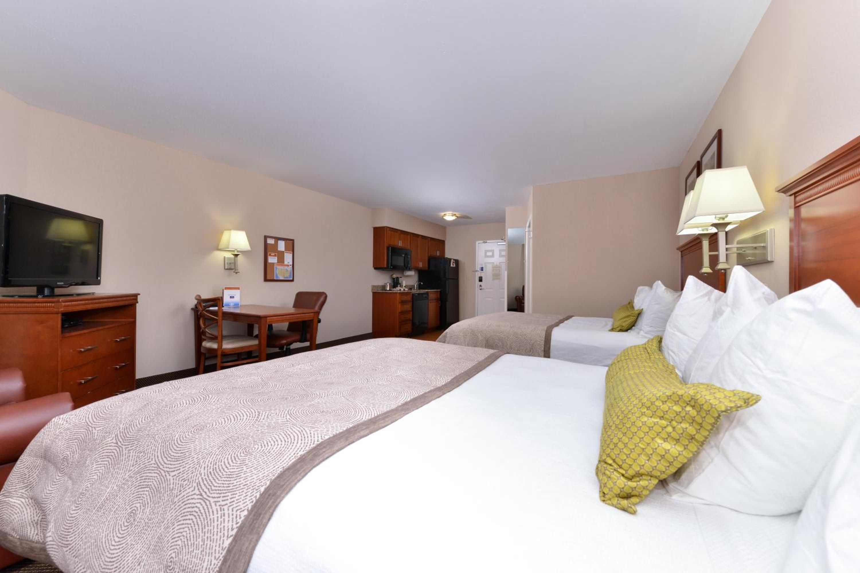 Studio Suite with Two Queen Beds - Photo 2