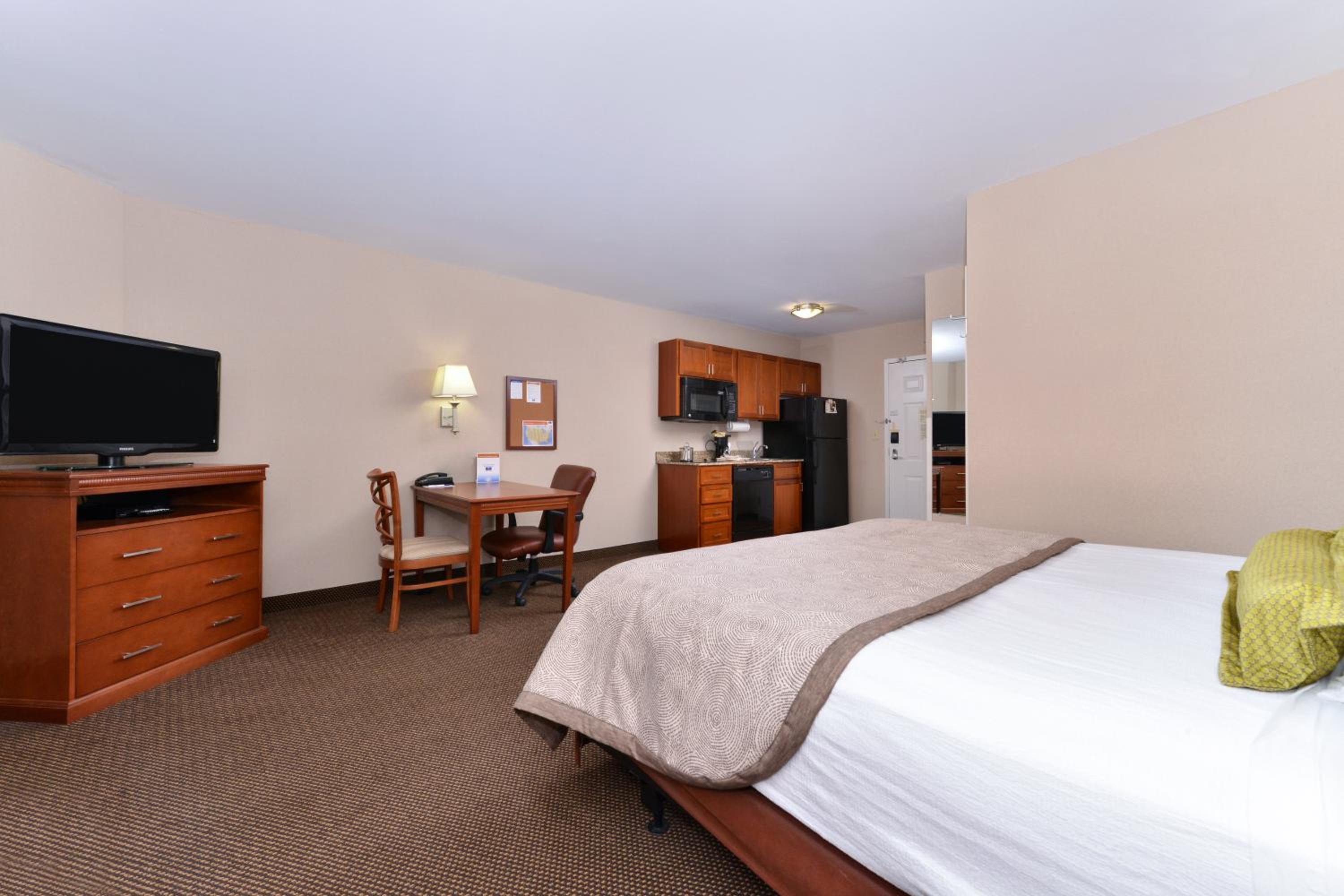 Studio Queen Suite - Photo 2