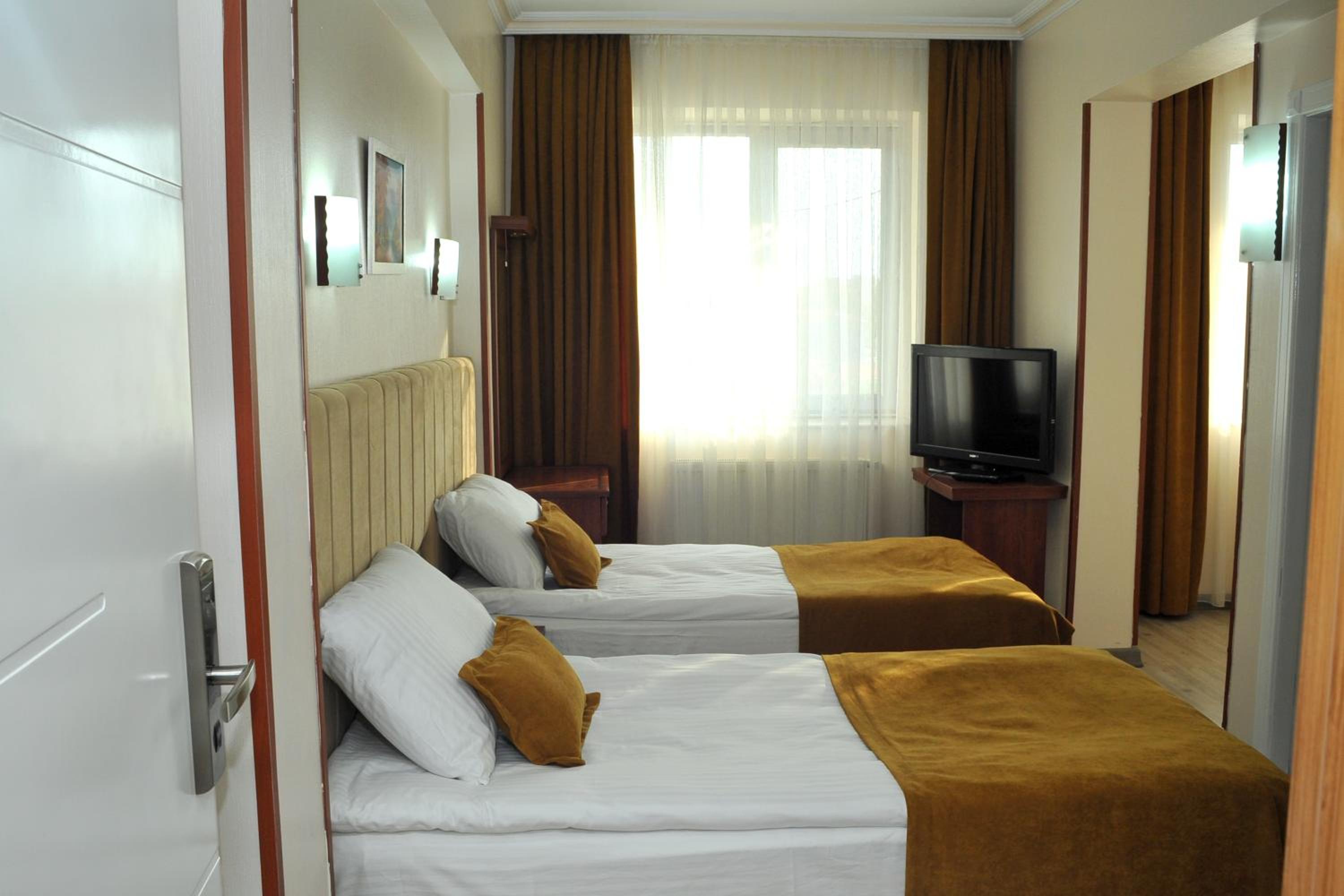 Budget Twin Room photo 2