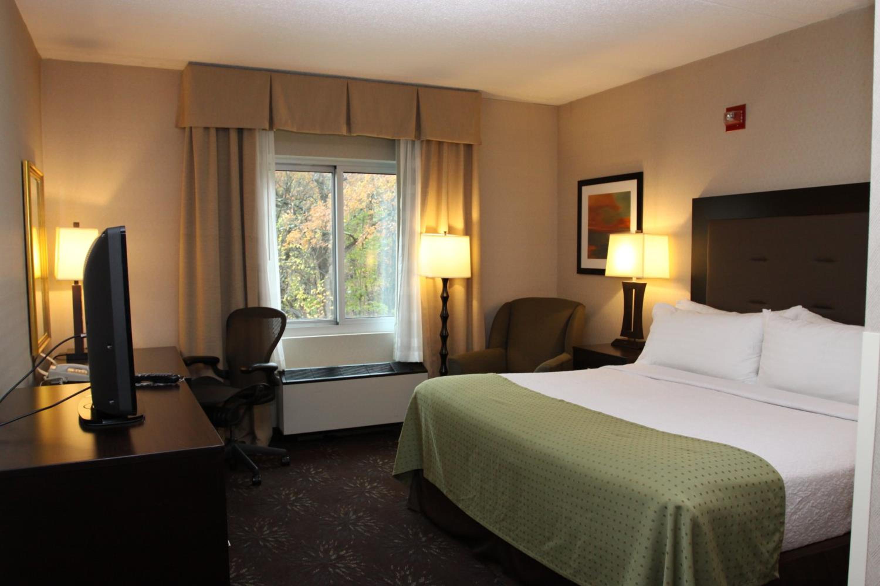 Standard King Room - Photo 1