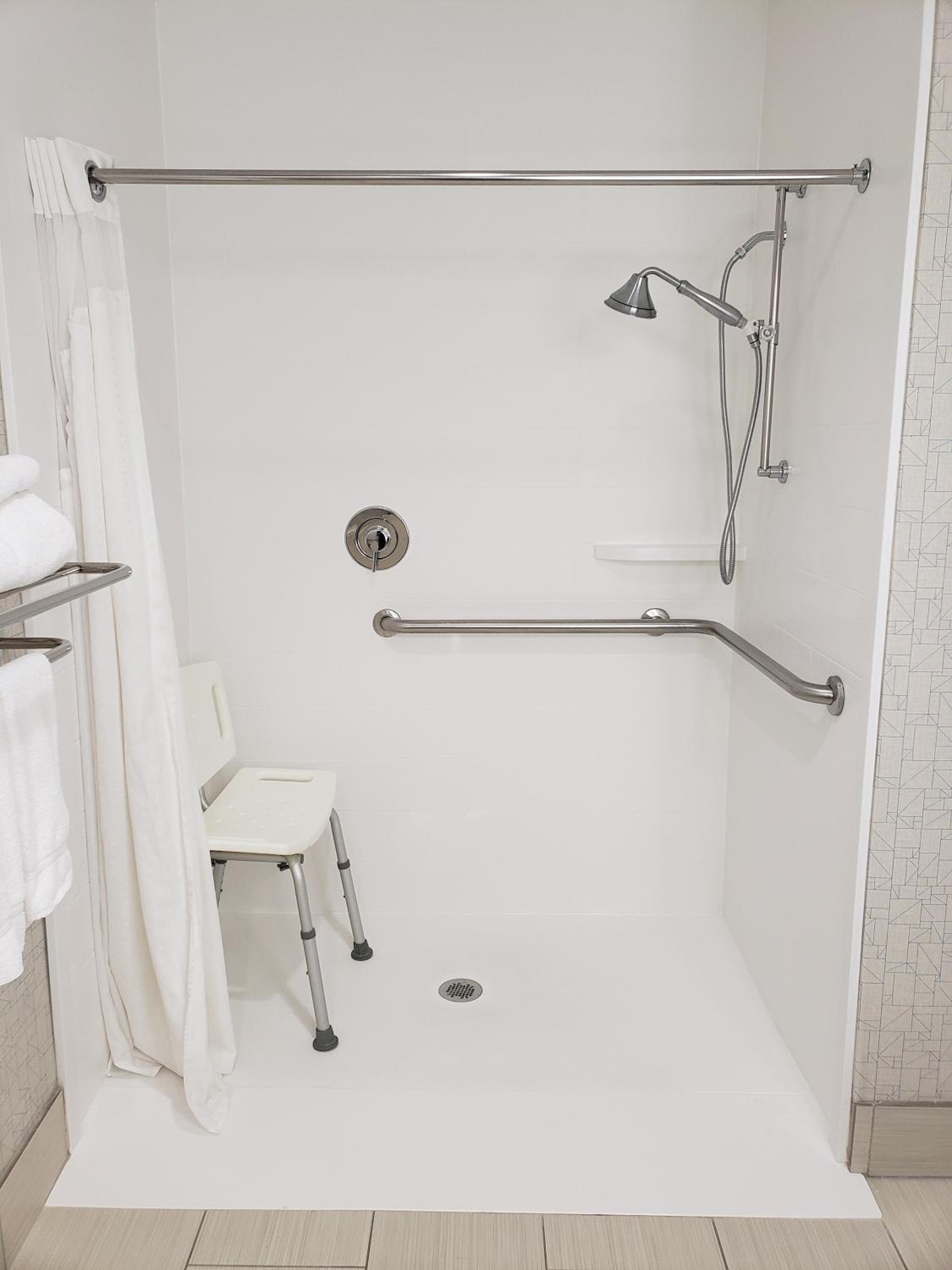 Standard King Room with Roll-In Shower - Mobility Access - Photo 3
