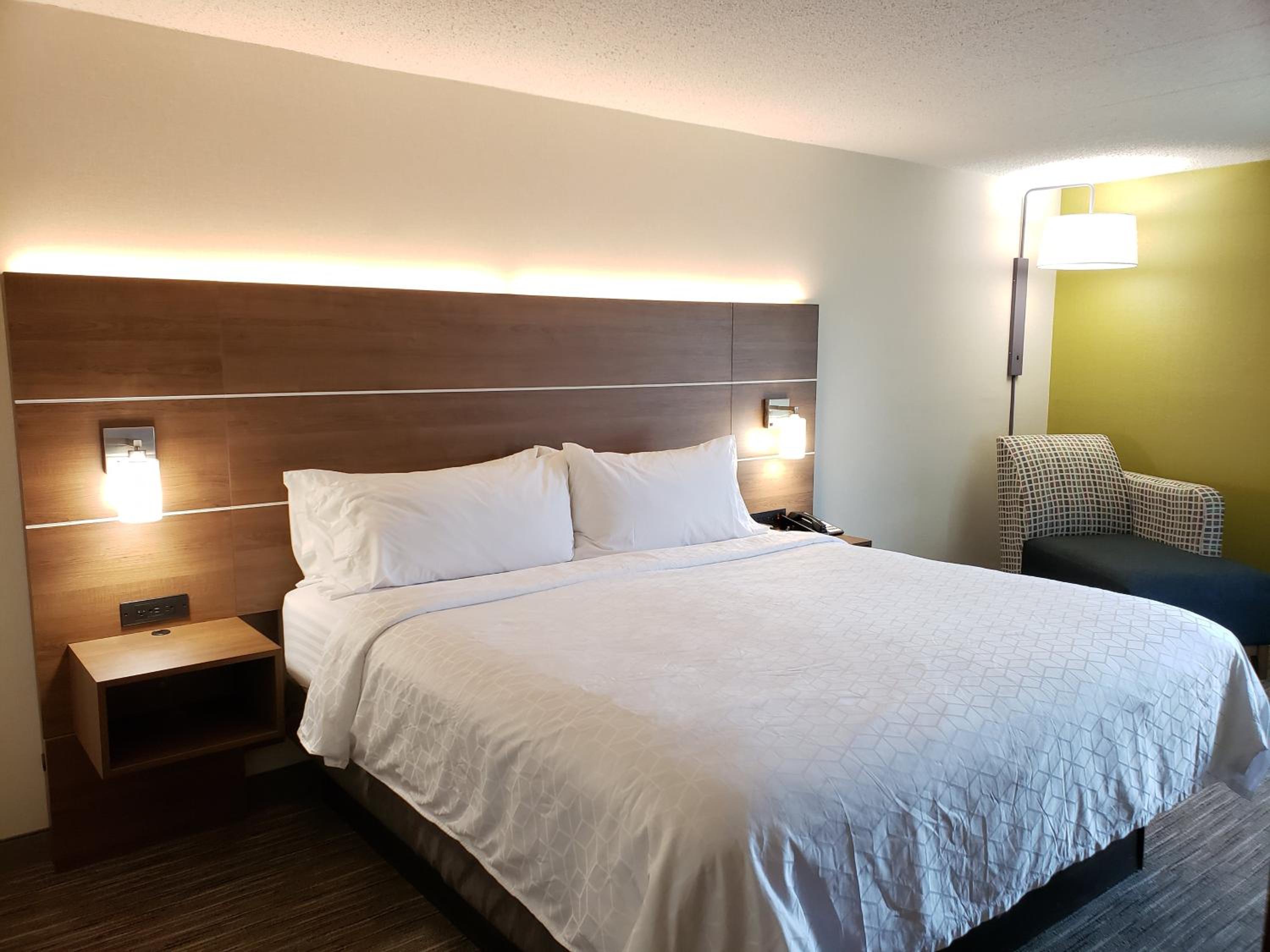 Standard King Room - Photo 4