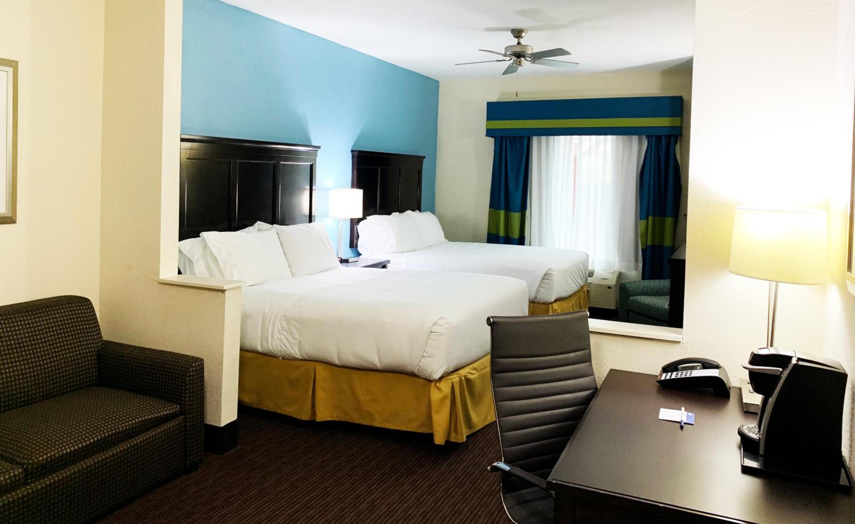 One-Bedroom Suite with Two Queen Beds - Photo 6