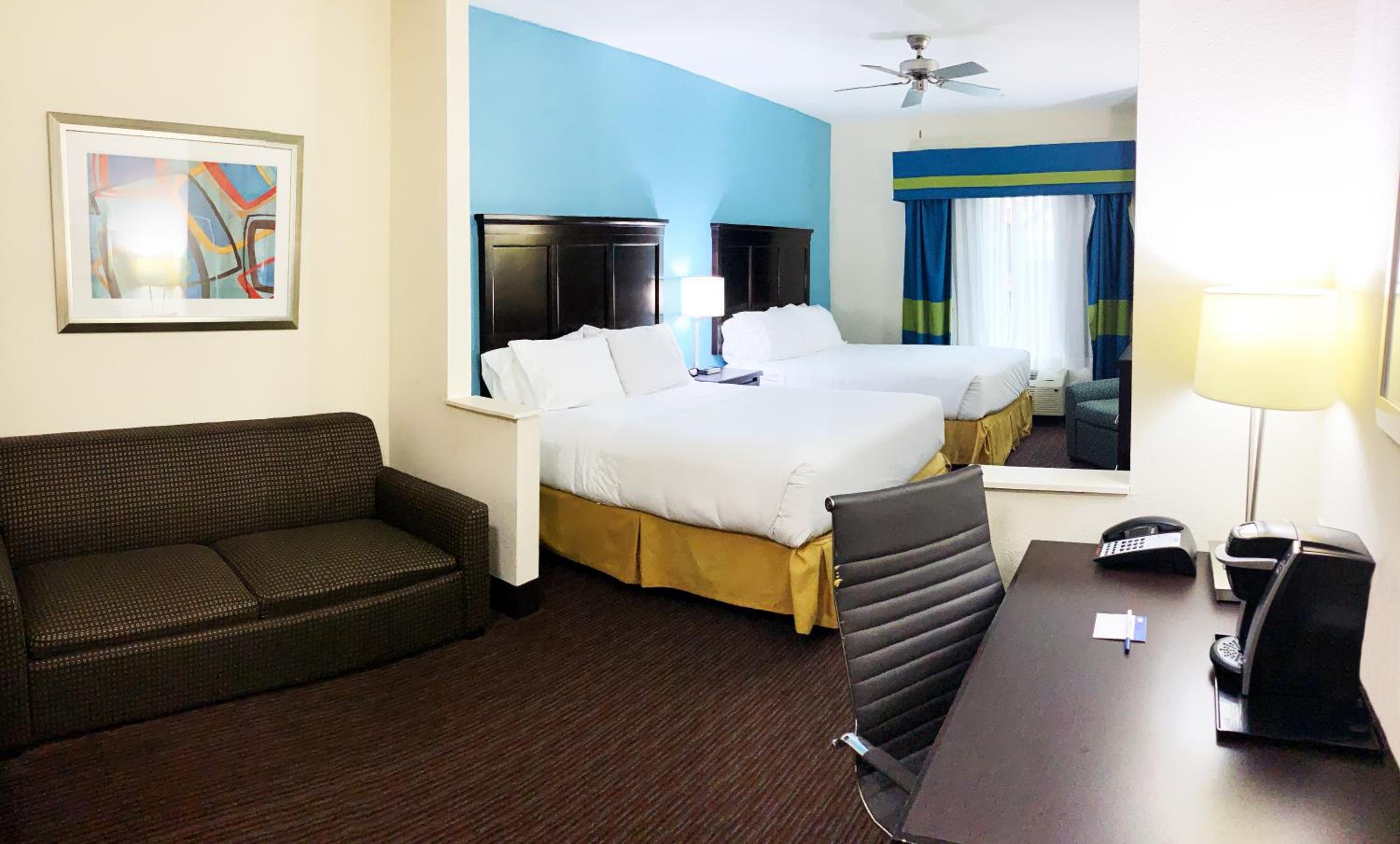 One-Bedroom Suite with Two Queen Beds - Photo 7
