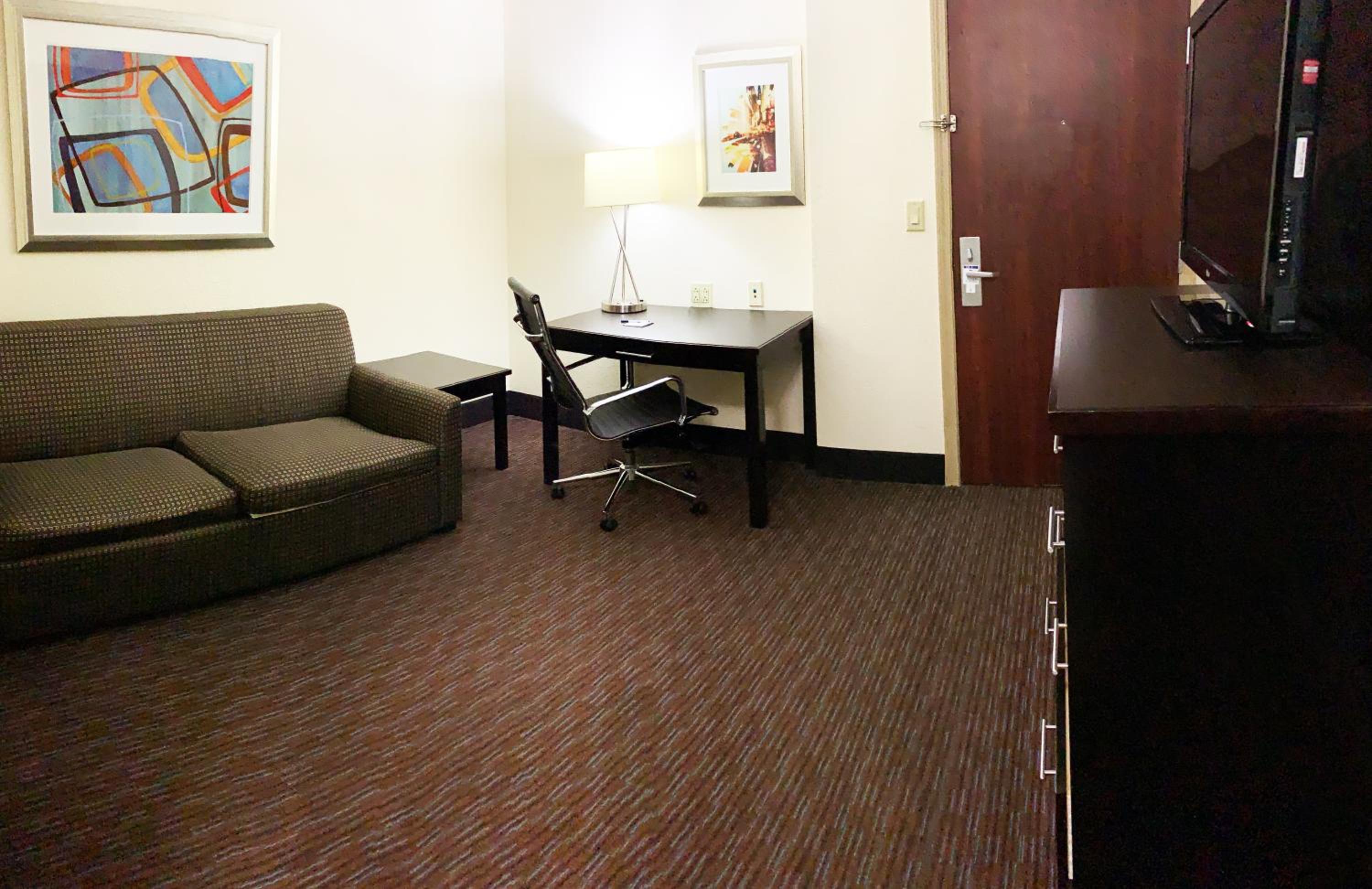 One-Bedroom Suite with Two Queen Beds - Photo 5