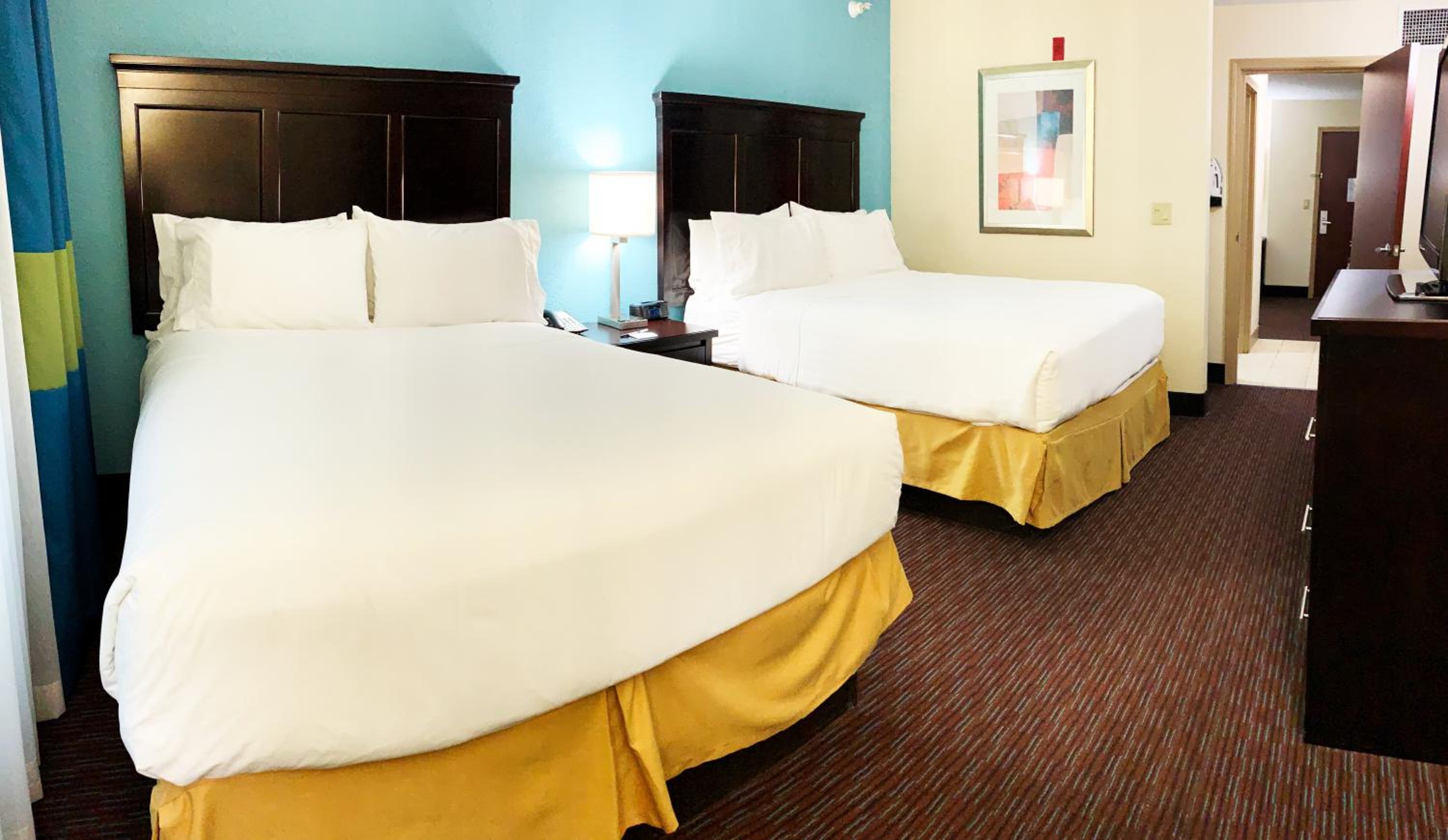 One-Bedroom Suite with Two Queen Beds - Photo 3