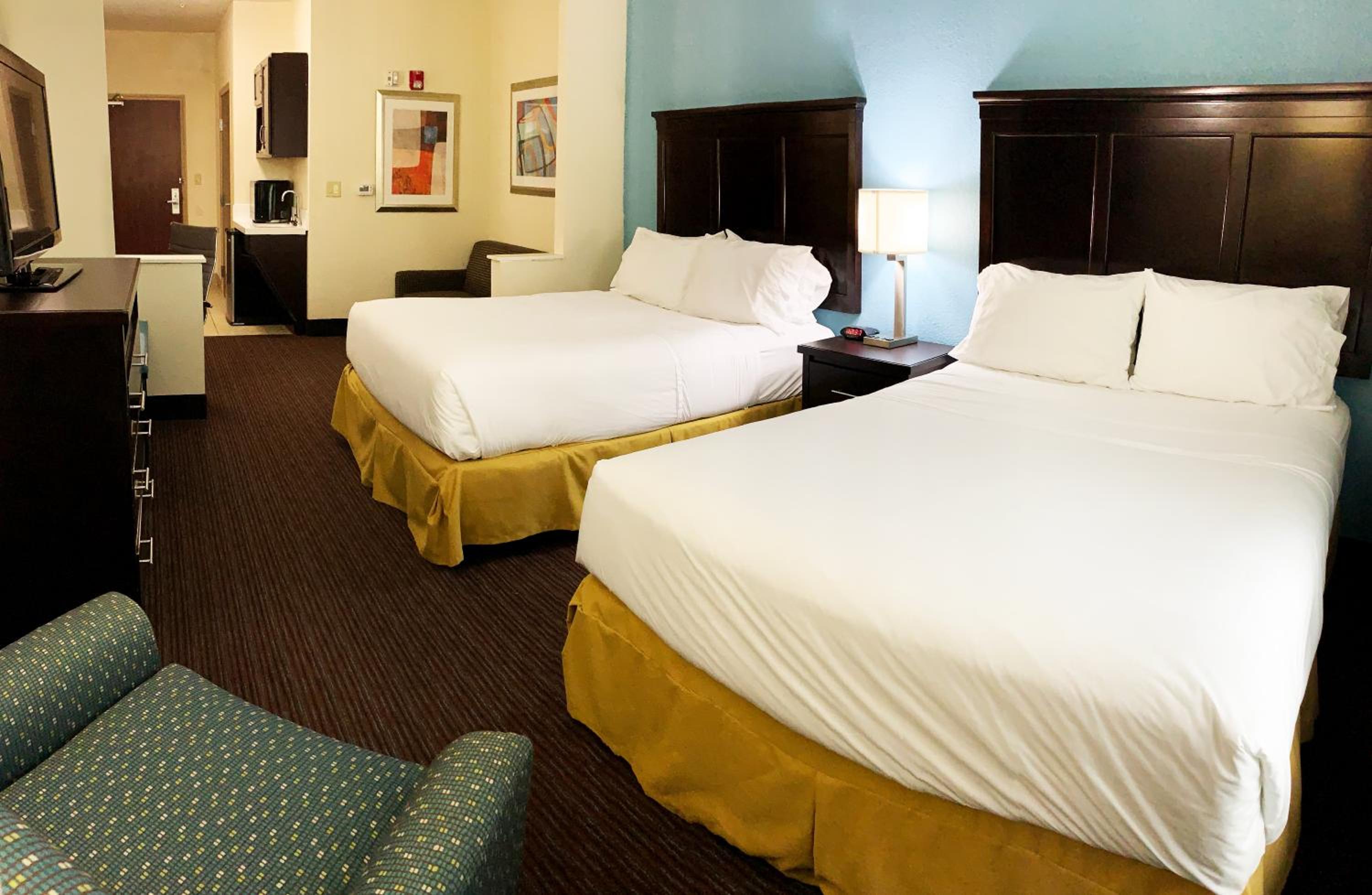 One-Bedroom Suite with Two Queen Beds - Photo 1