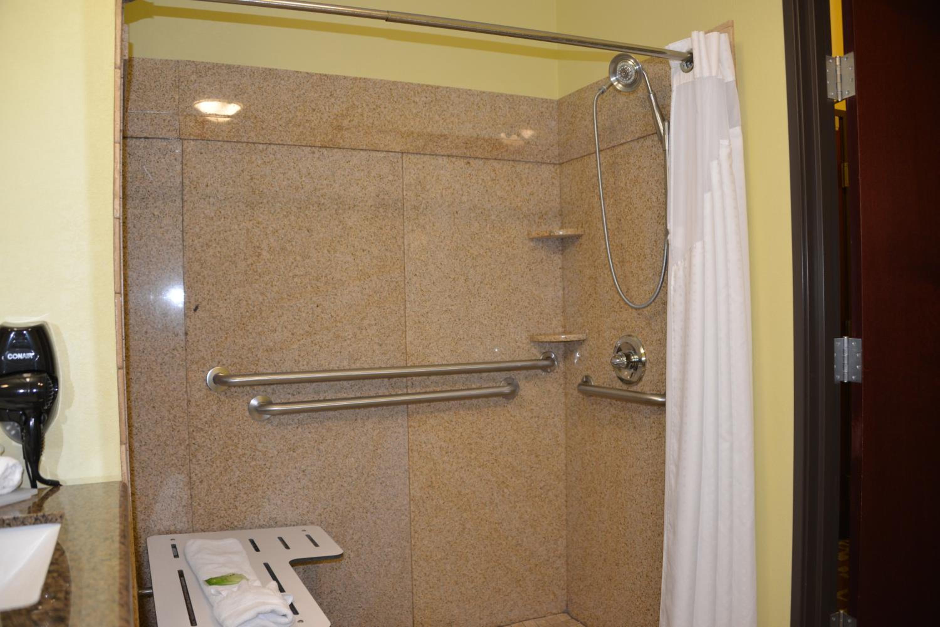 Standard King Room with Accessible Tub - Mobility Access - Photo 3
