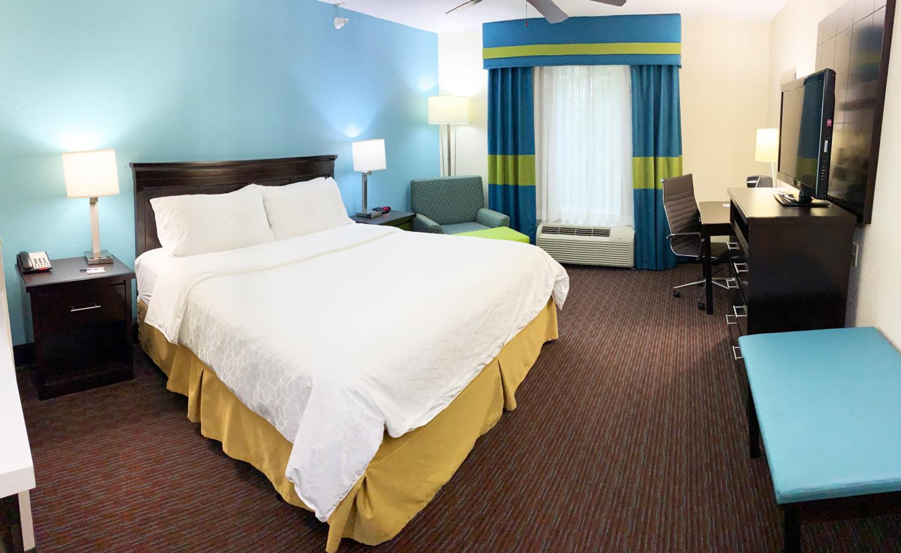 Standard King Room with Mobility Accessible Tub - Photo 1
