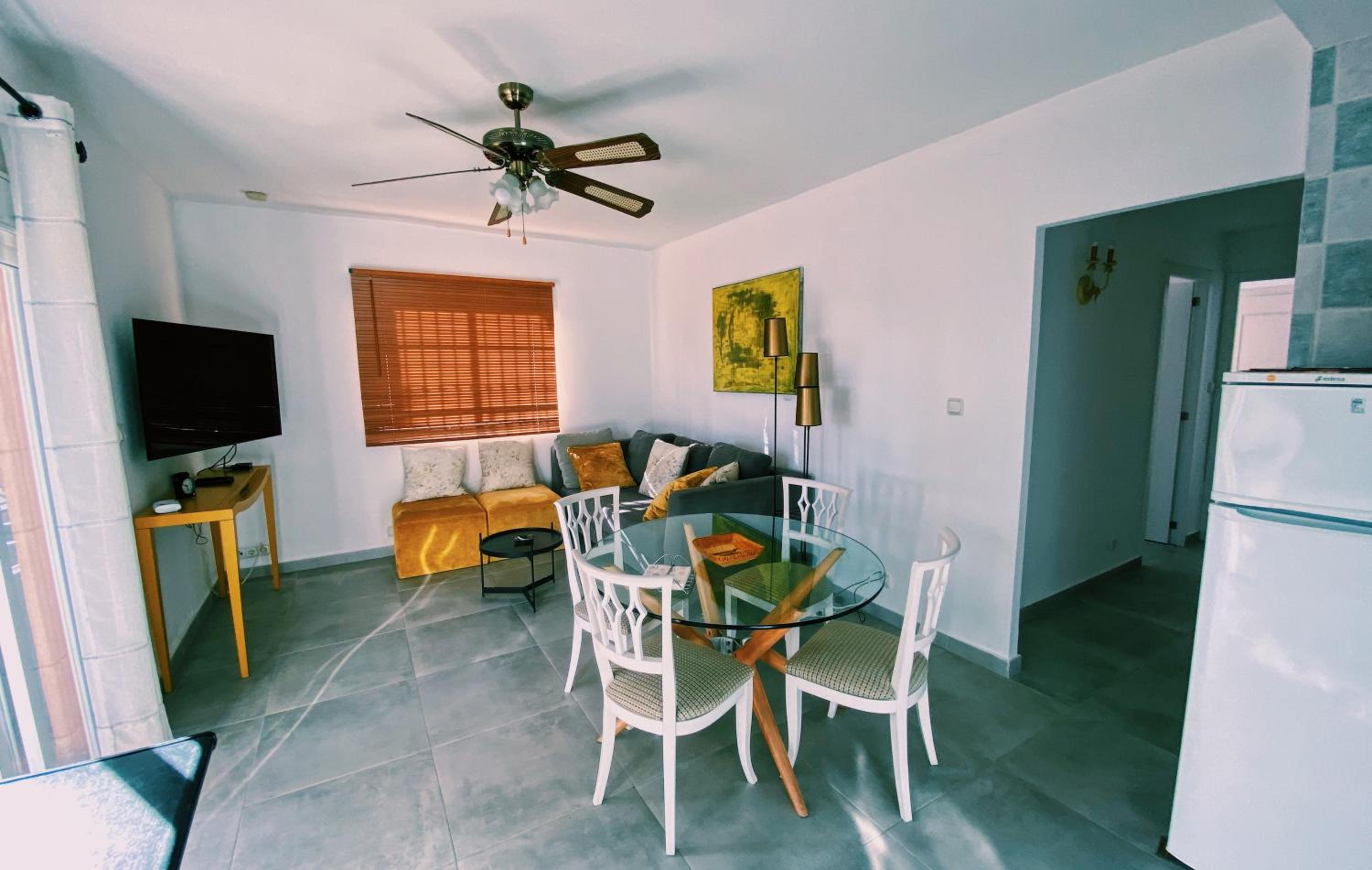 2 Bedroom Apartment with Sea View - Photo 20