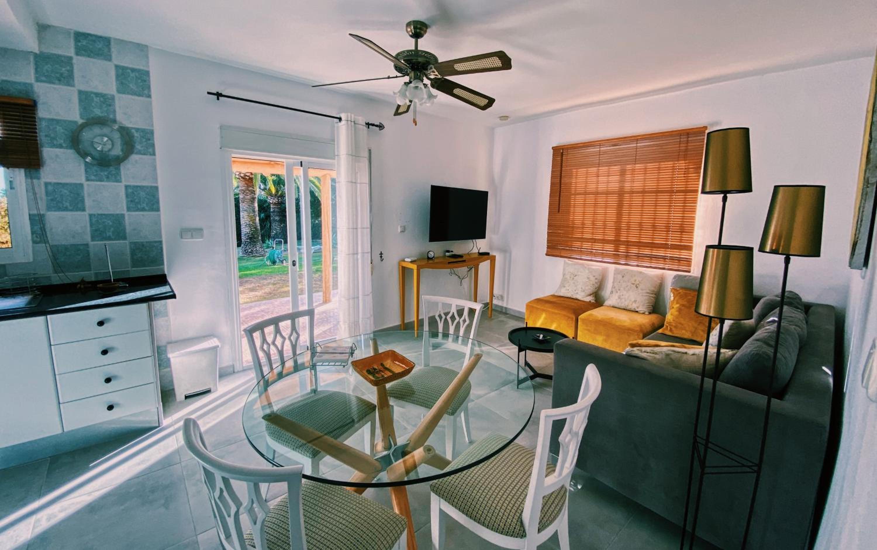 2 Bedroom Apartment with Sea View - Photo 1