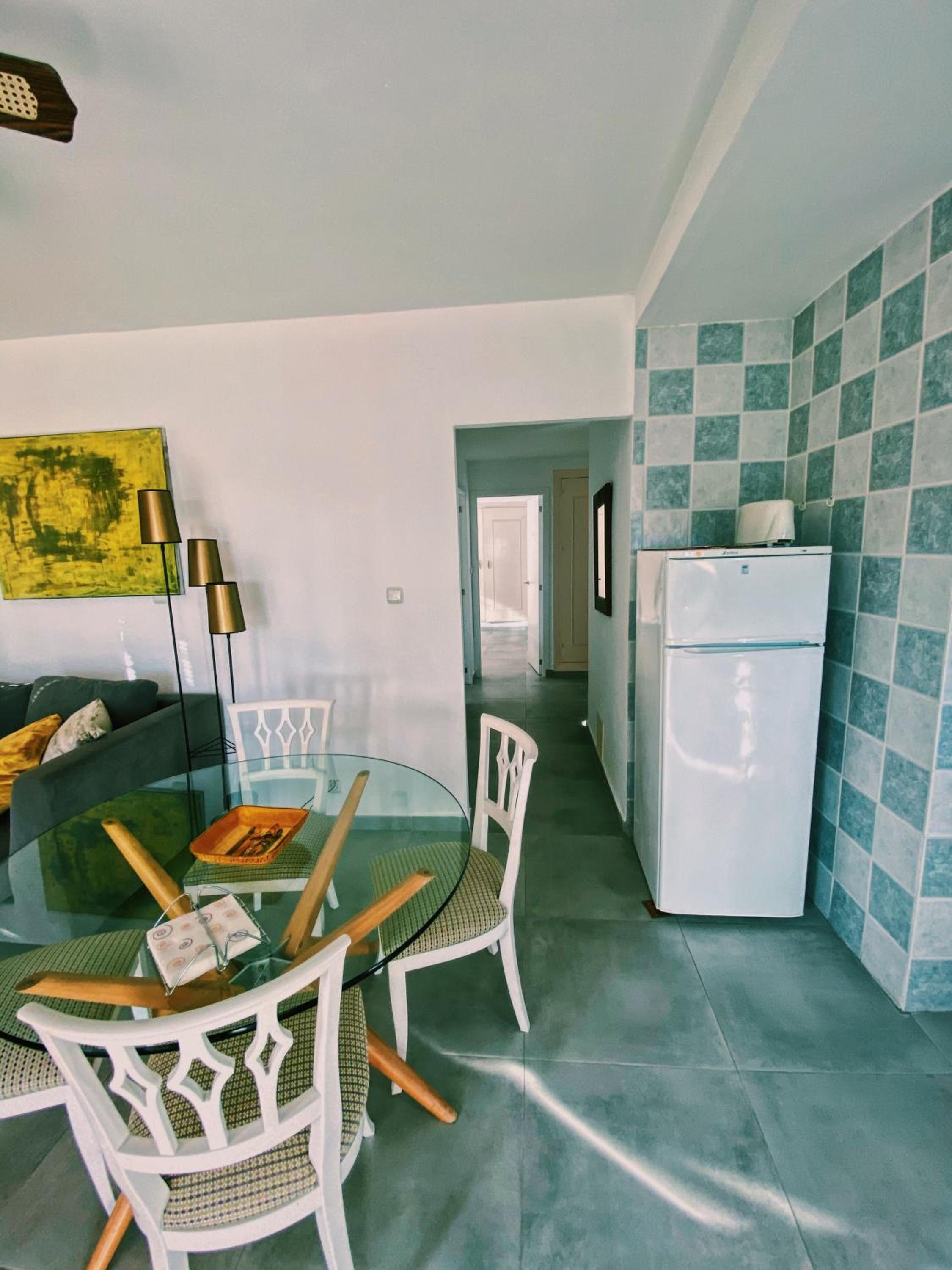 2 Bedroom Apartment with Sea View - Photo 18