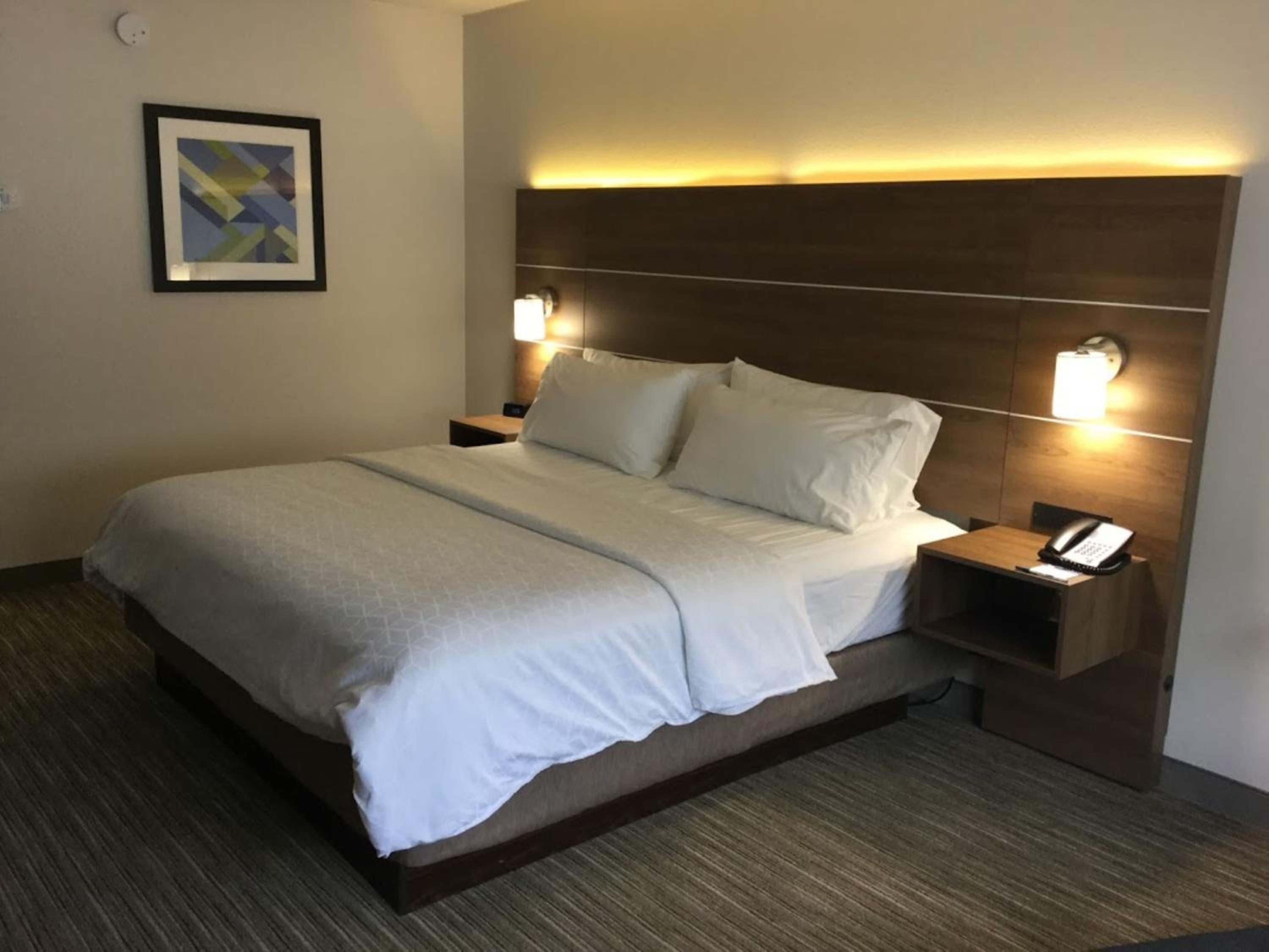 Standard King Room - Photo 6