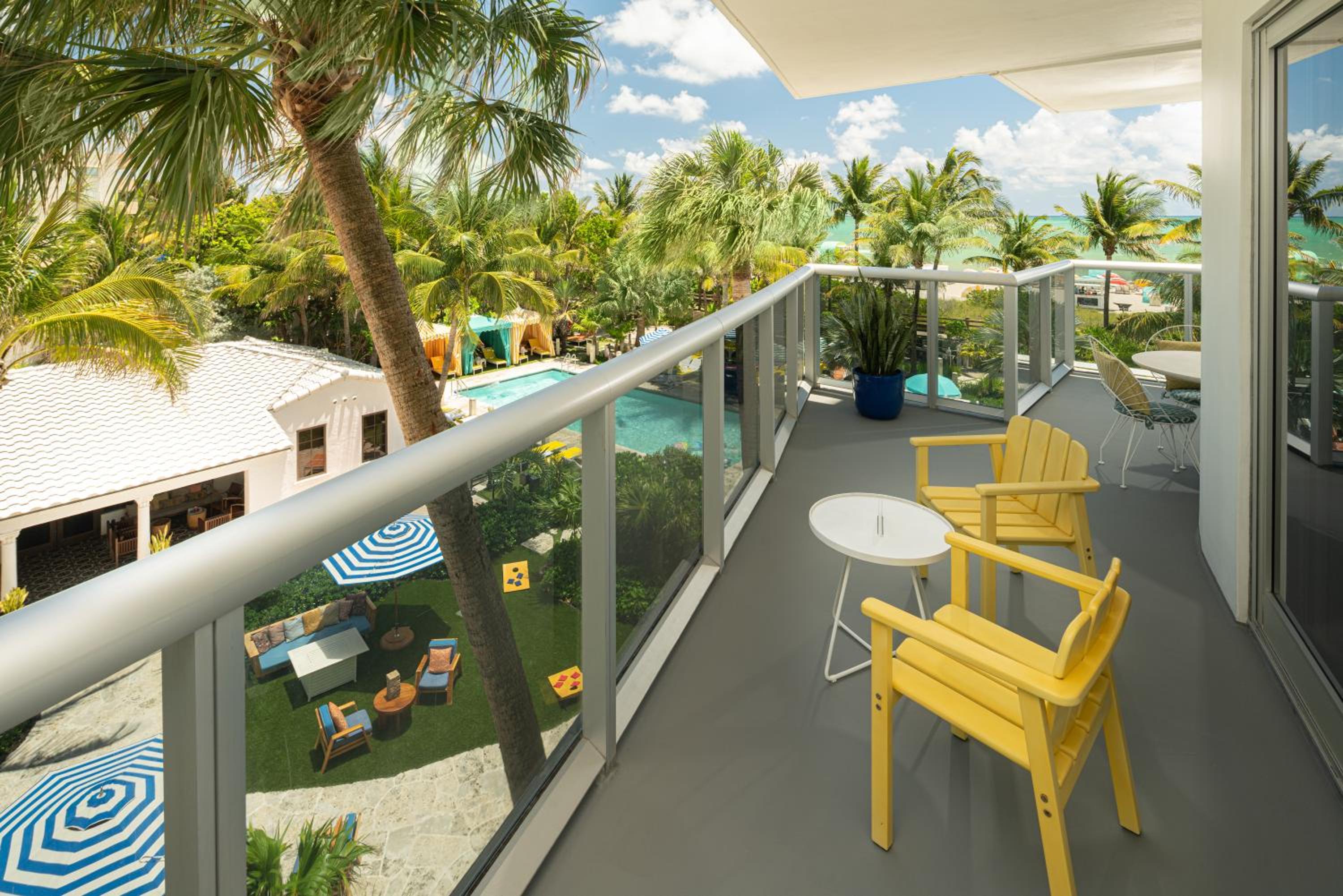 One-Bedroom King Suite with Balcony - Partial Ocean View thumbnail 6