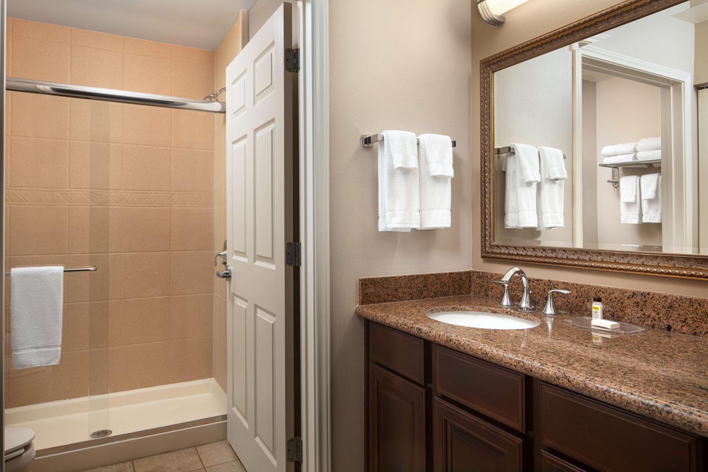 One-Bedroom Suite with Two Double Beds - Photo 4