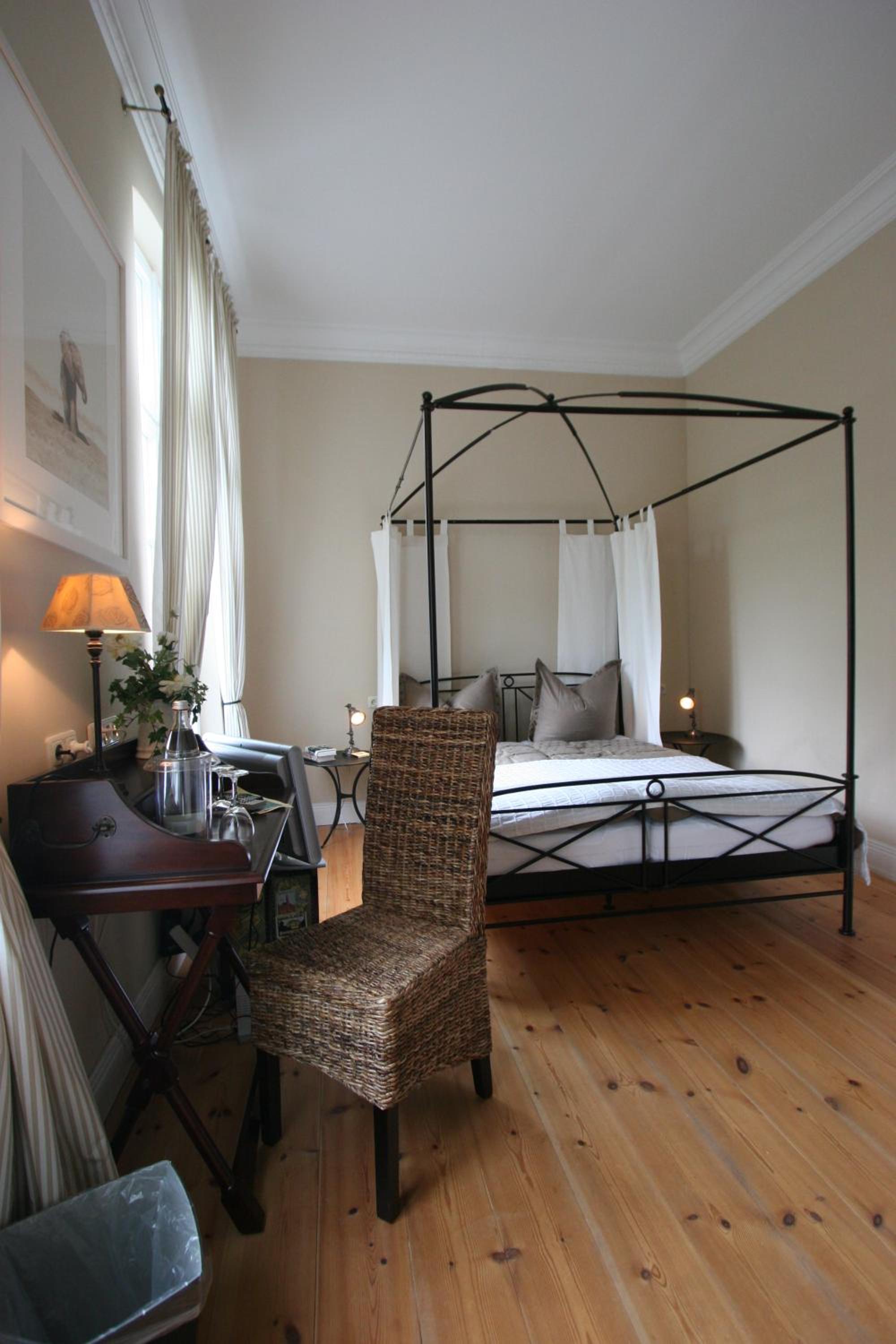 Standard Double Room - Photo 10