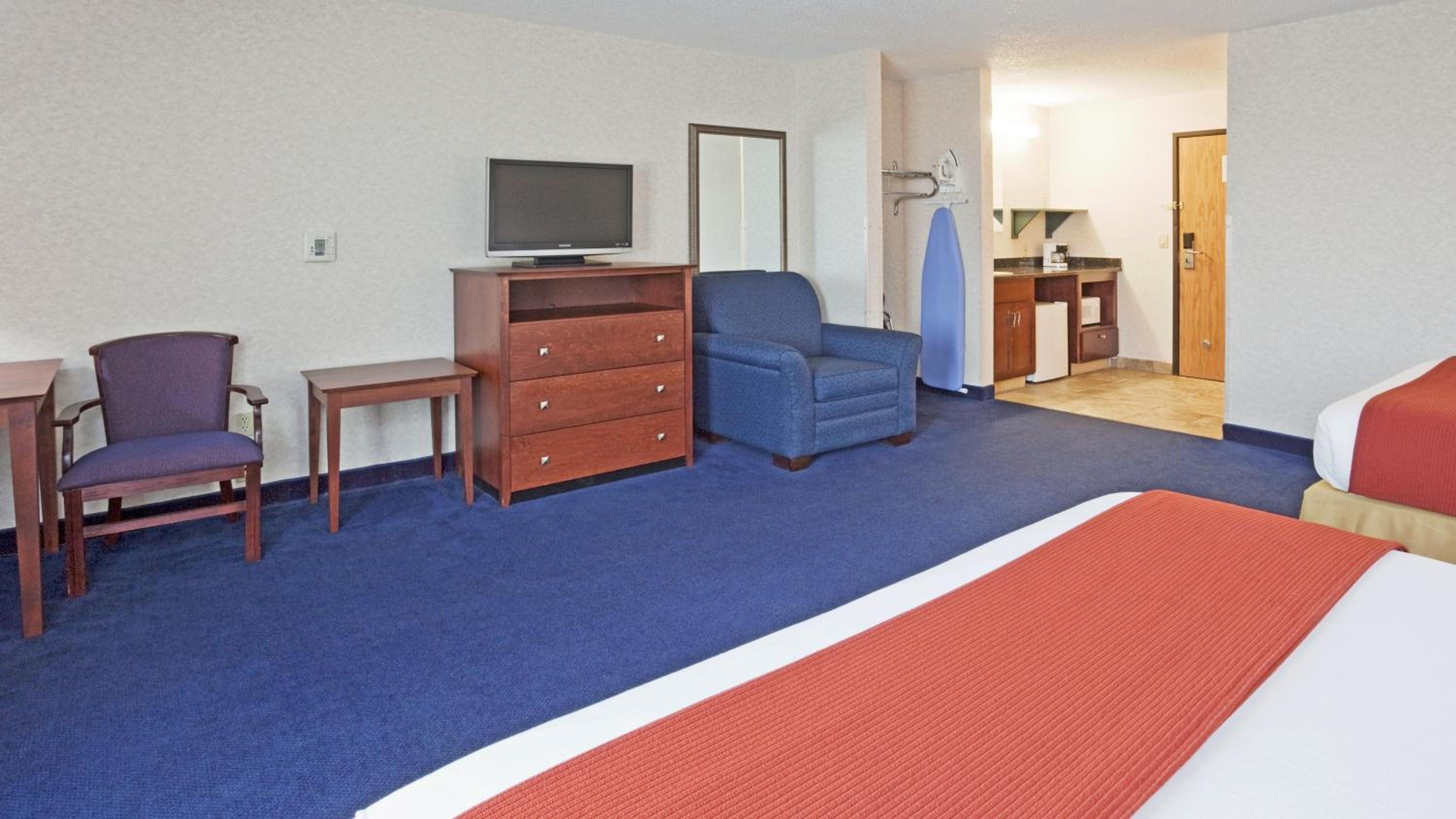 Standard Queen Room With Sofa Bed