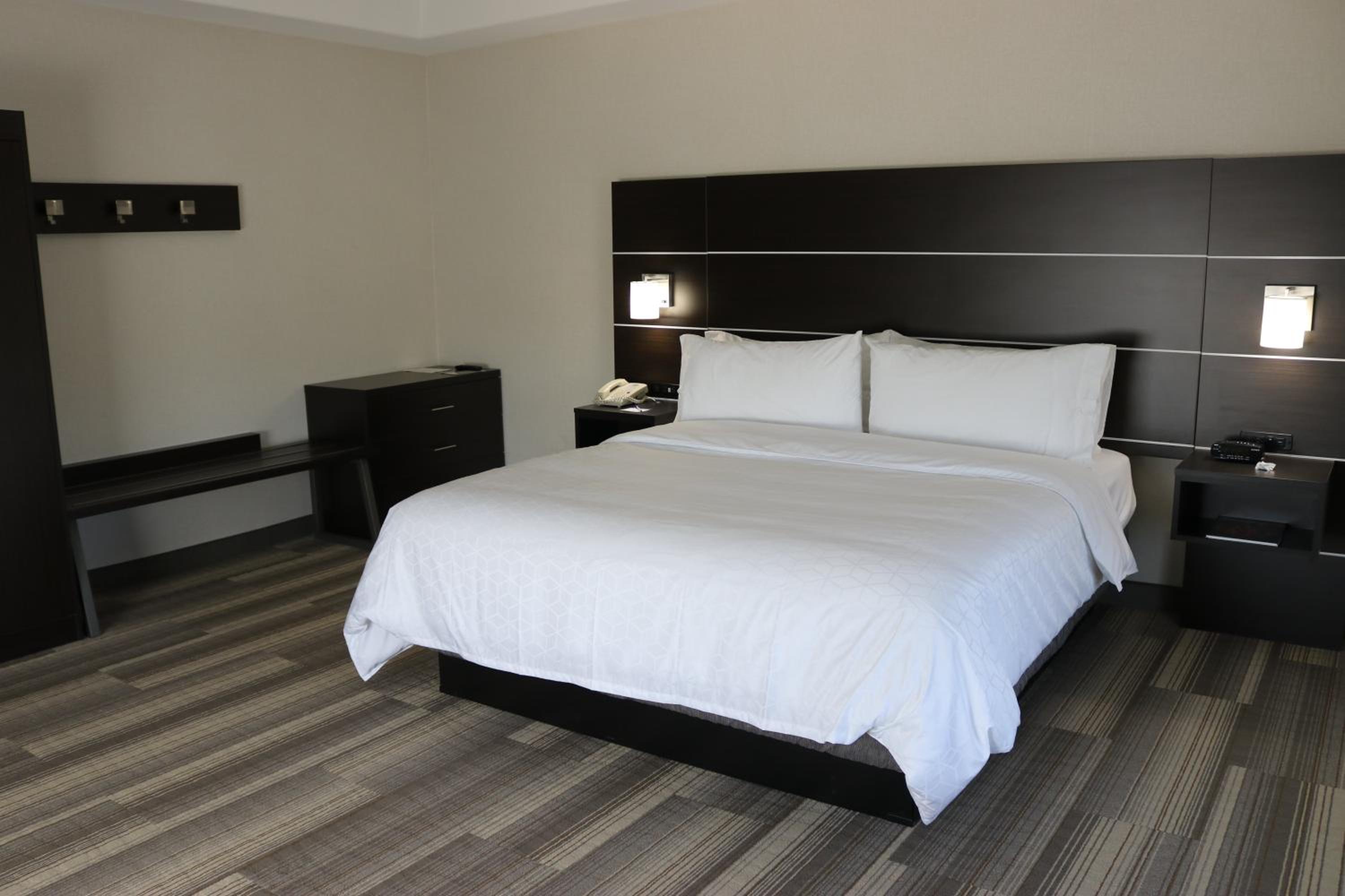 Standard King Room - Photo 1