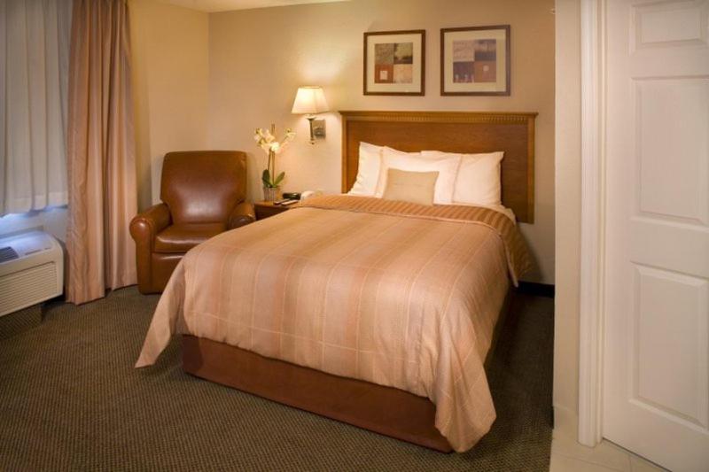 Queen Studio Suite - Photo 3