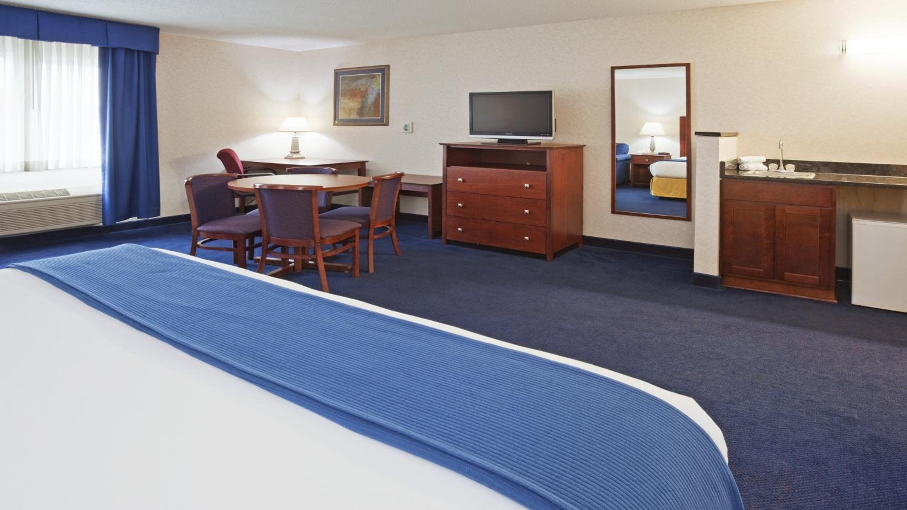Standard King Room - Photo 1