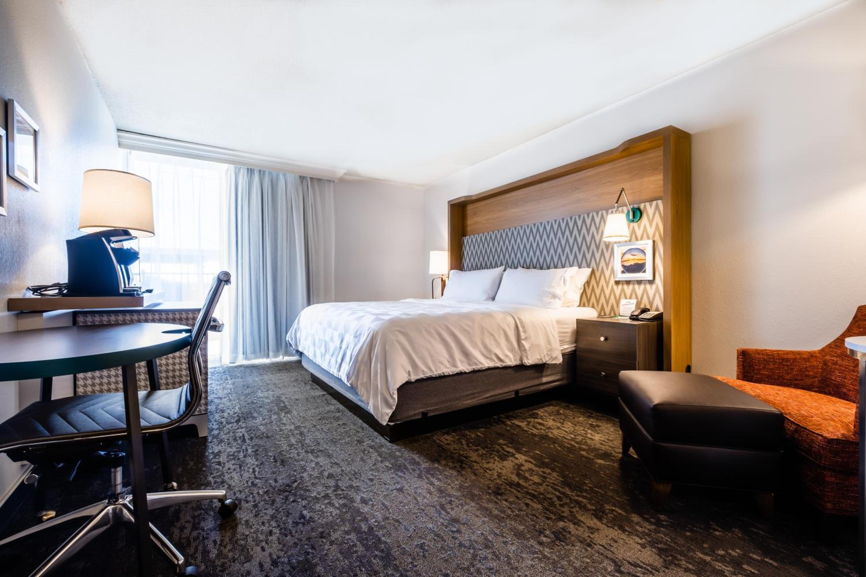 Standard King Room - Photo 3