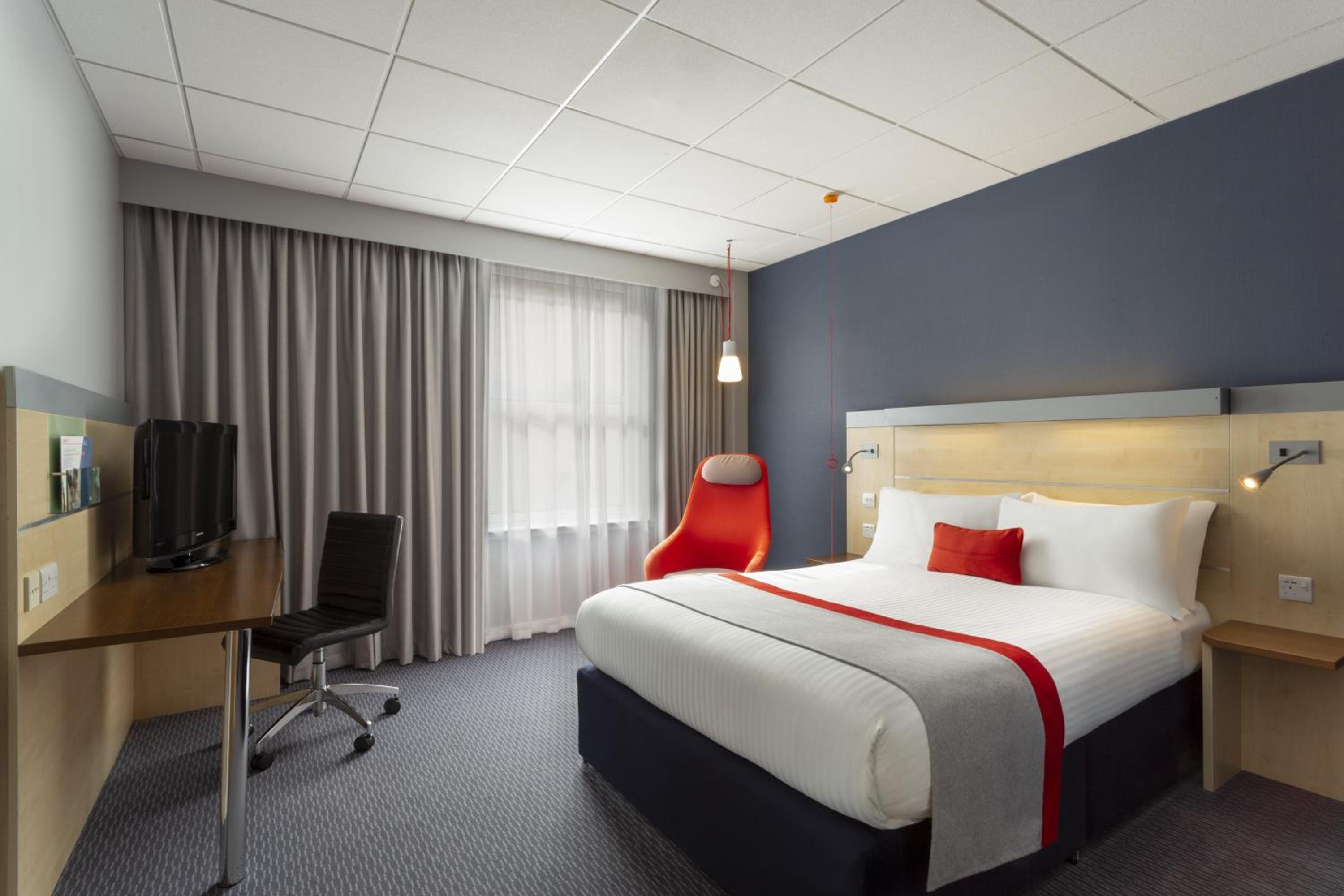 Standard Double Room with Free Hot Breakfast - Accessible - Photo 4
