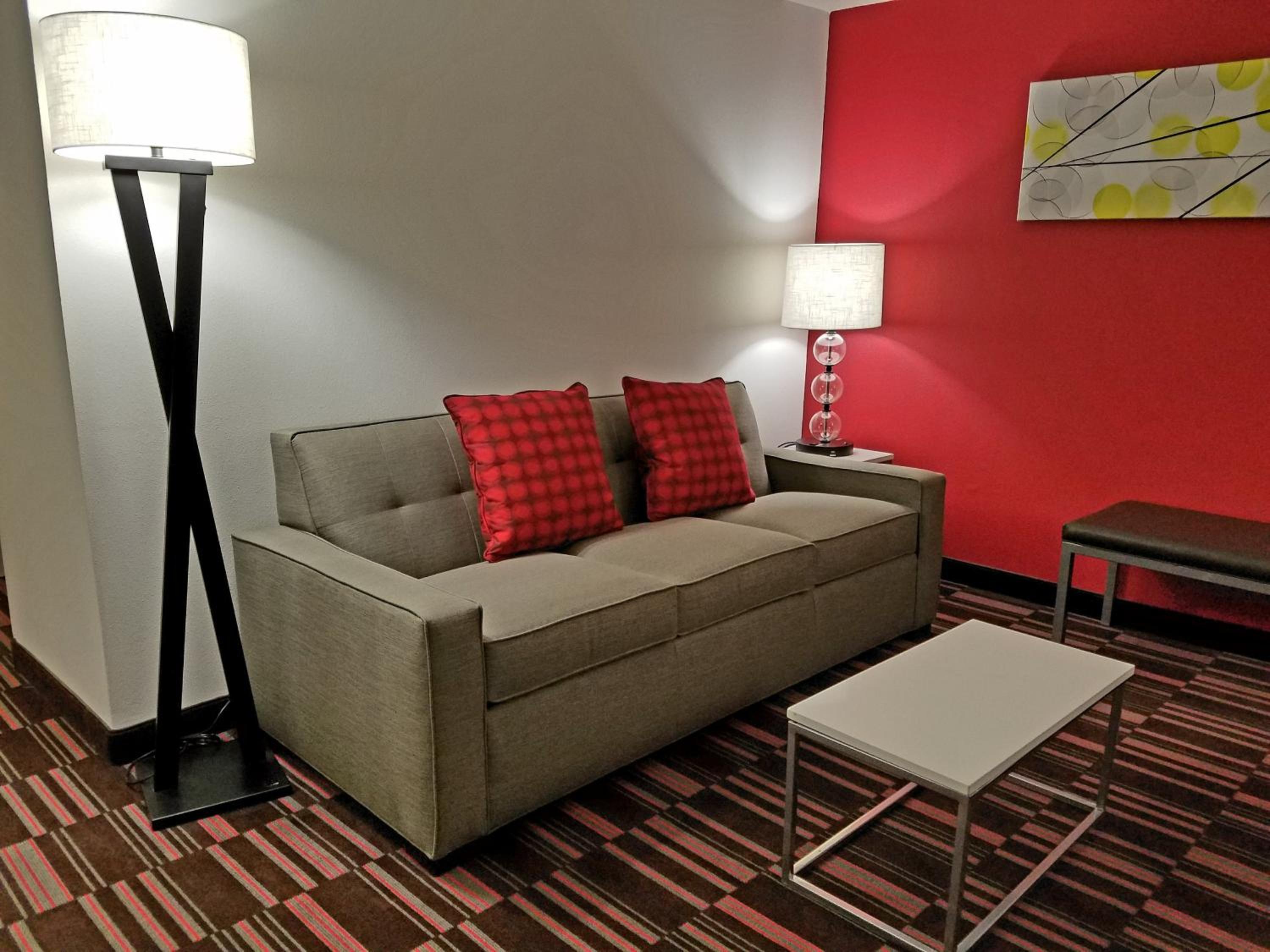 One-Bedroom King Suite - Photo 4