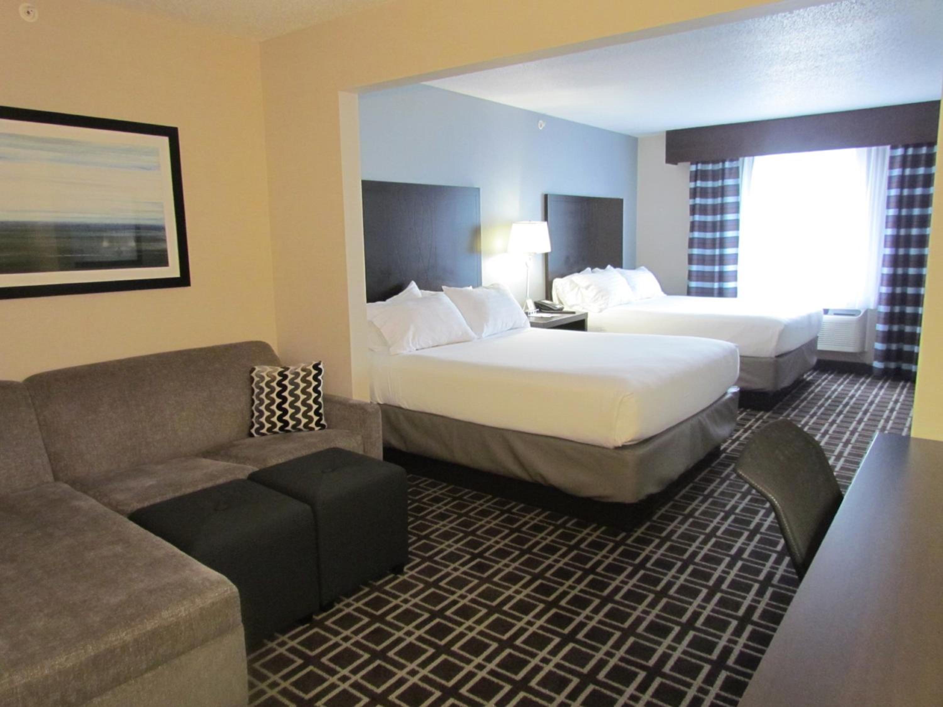Standard Queen Room with River View - Photo 3