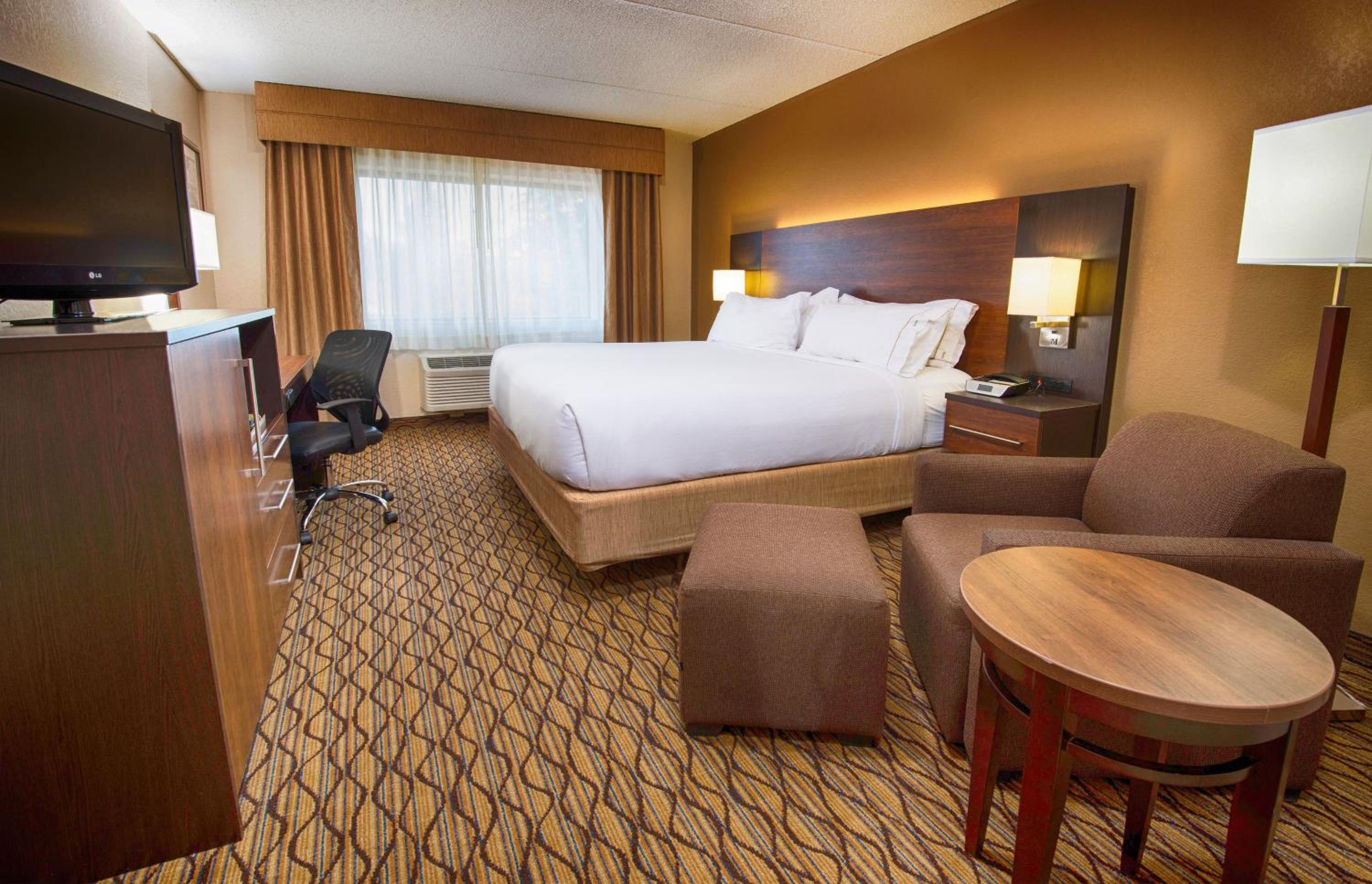 Standard King Room with Mobility Accessible Roll-In Shower