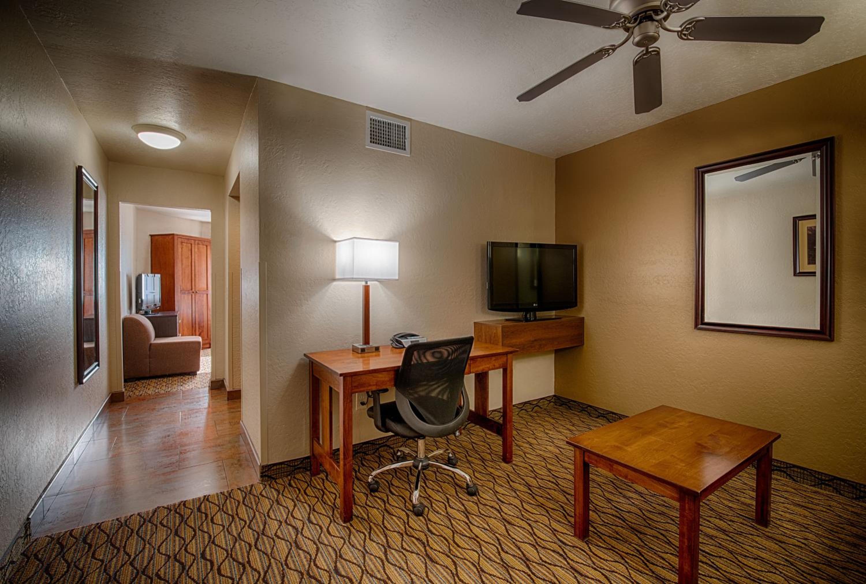 King Suite - Photo 3