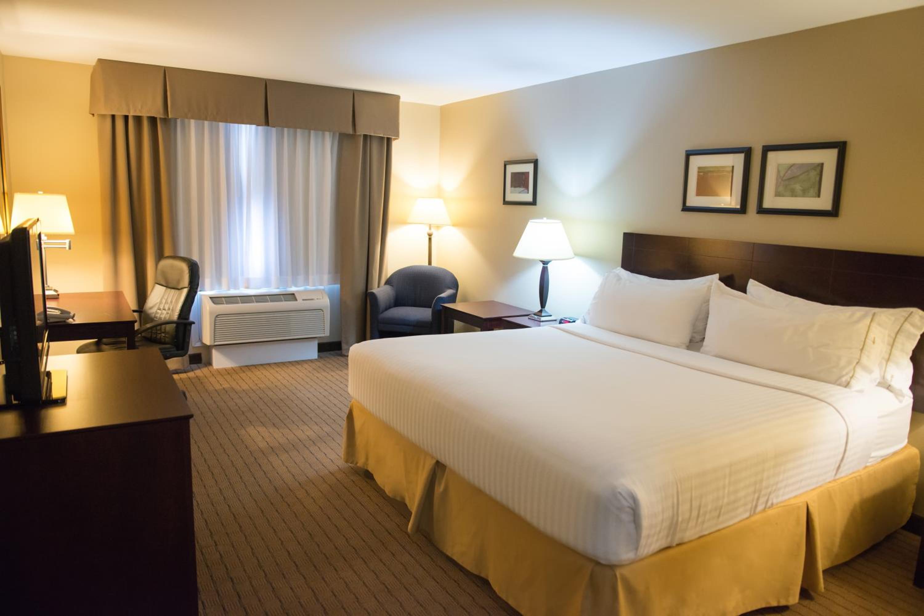 Standard King Room - Photo 1