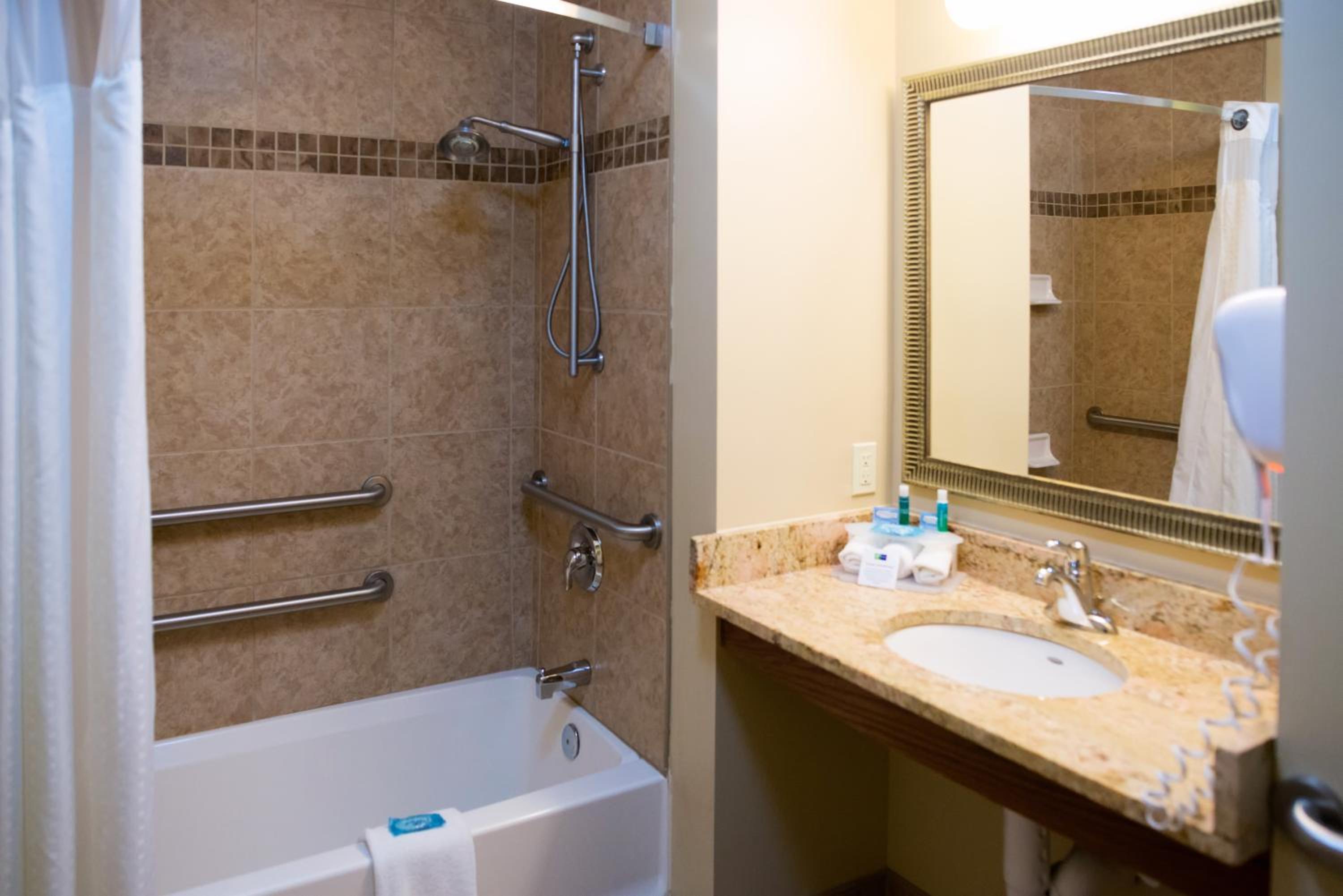 King Room - Mobility Access/Hearing Accessible - Photo 7
