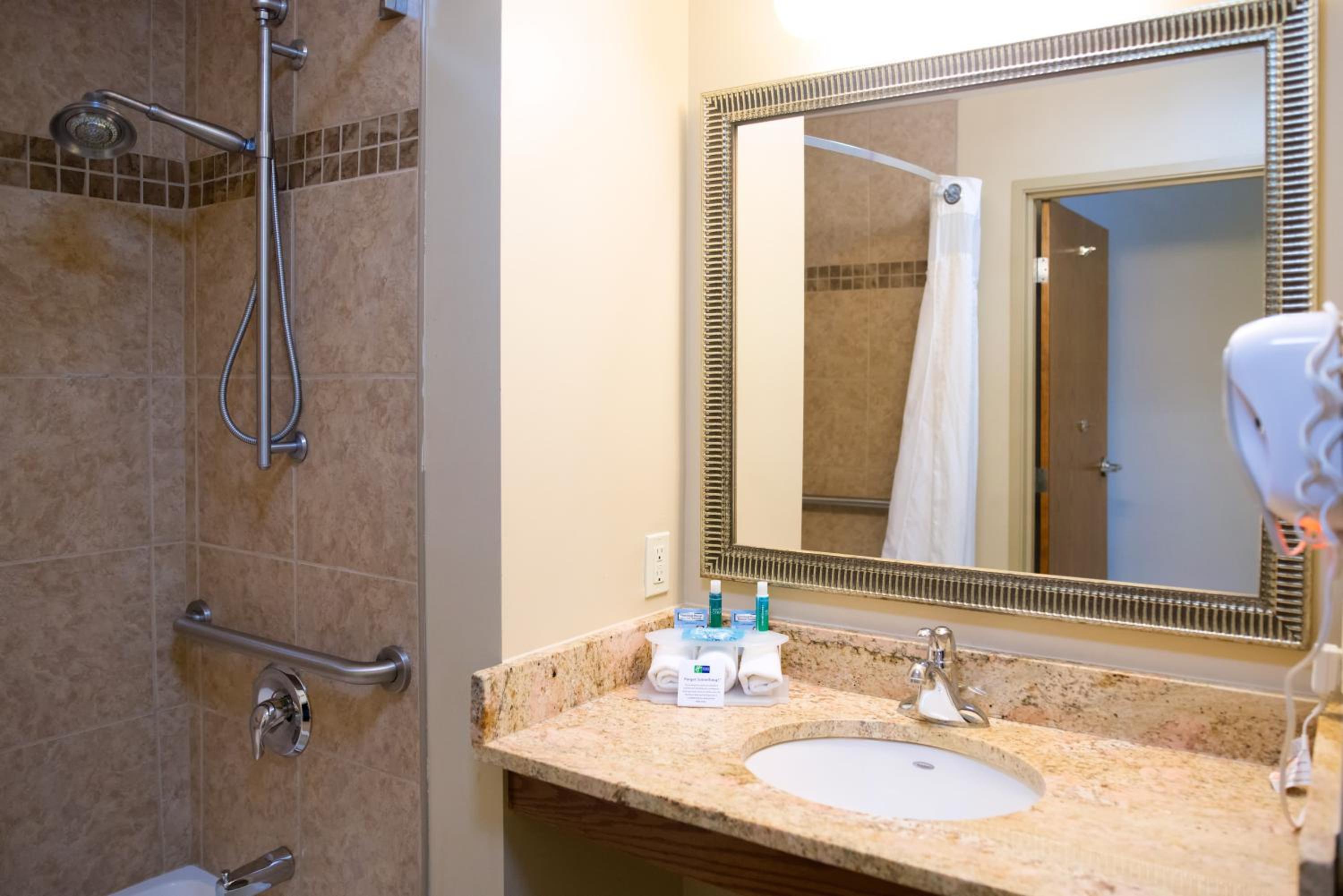 King Room - Mobility Access/Hearing Accessible - Photo 6