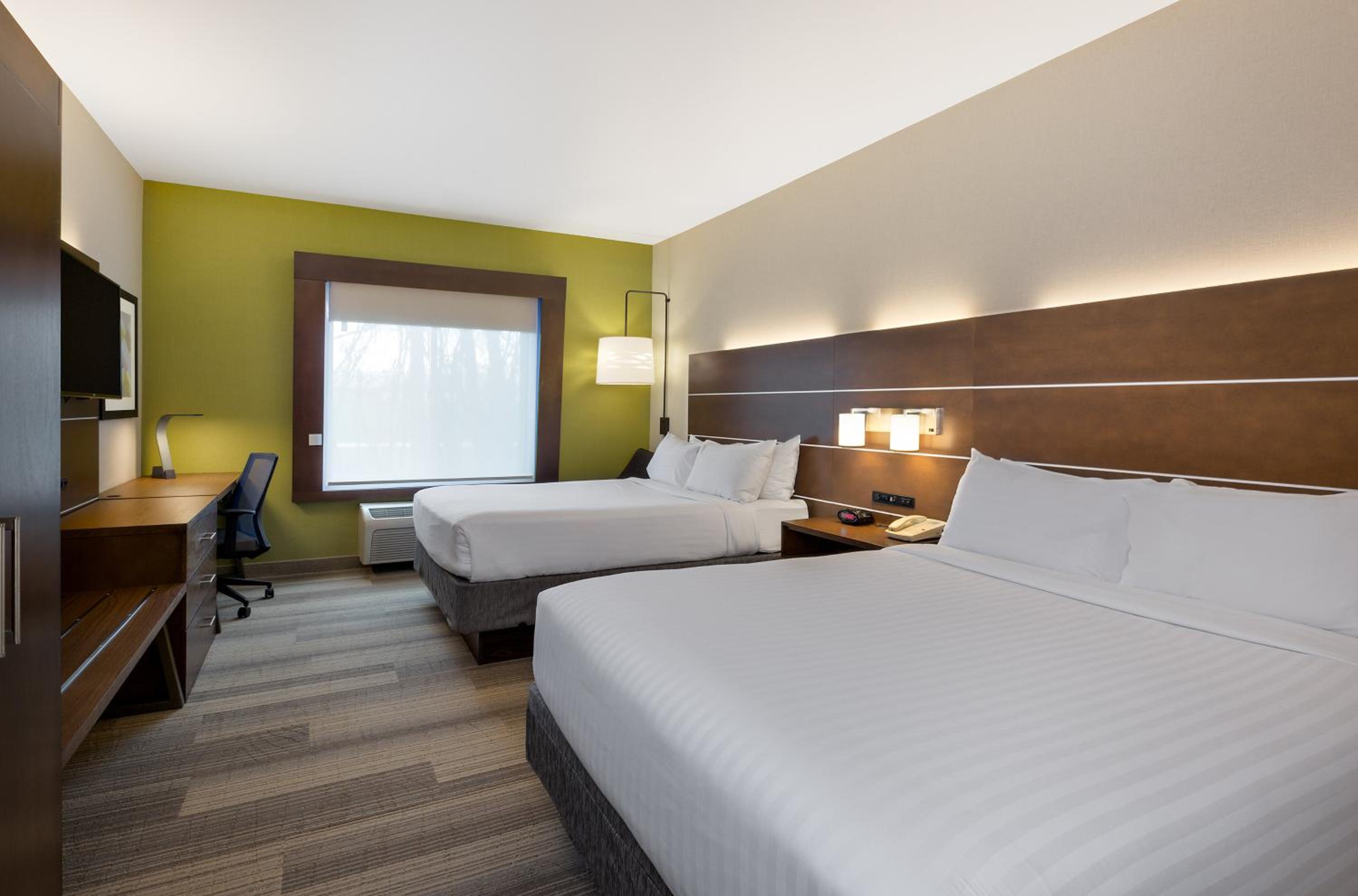 Standard Room with Two Queen Beds - Photo 1
