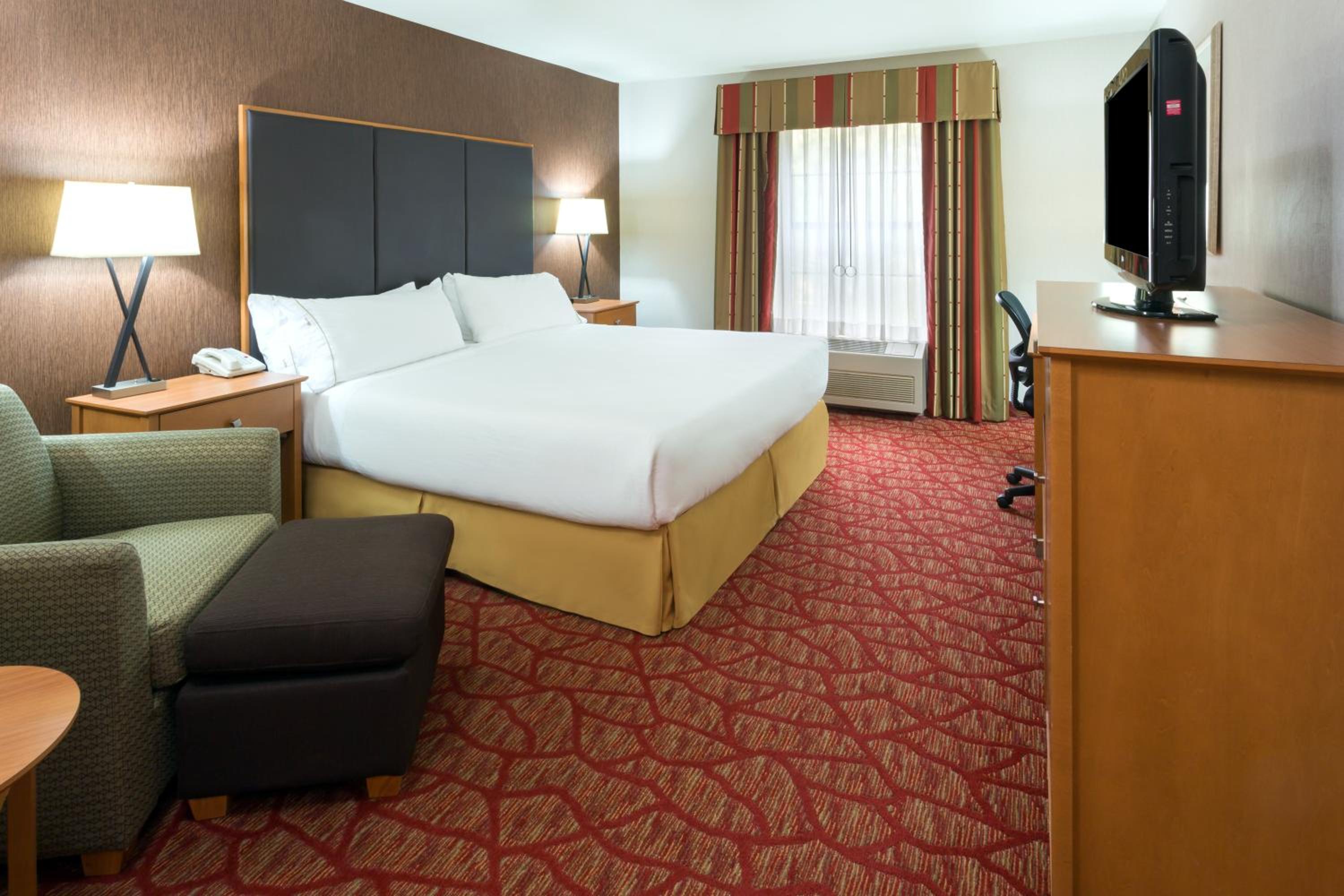 King Room - Mobility Access/Hearing Accessible - Photo 2
