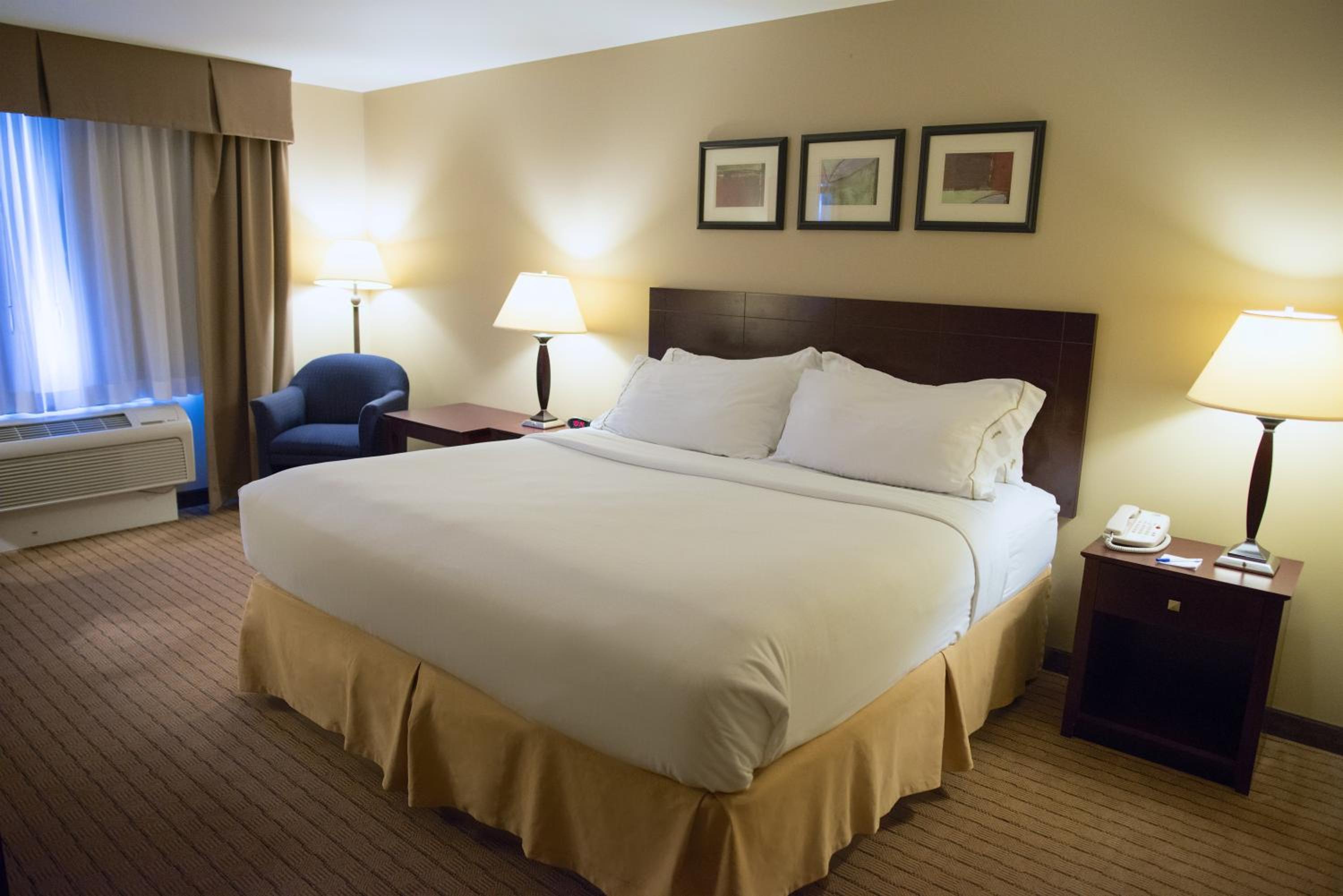 Standard King Room - Photo 3