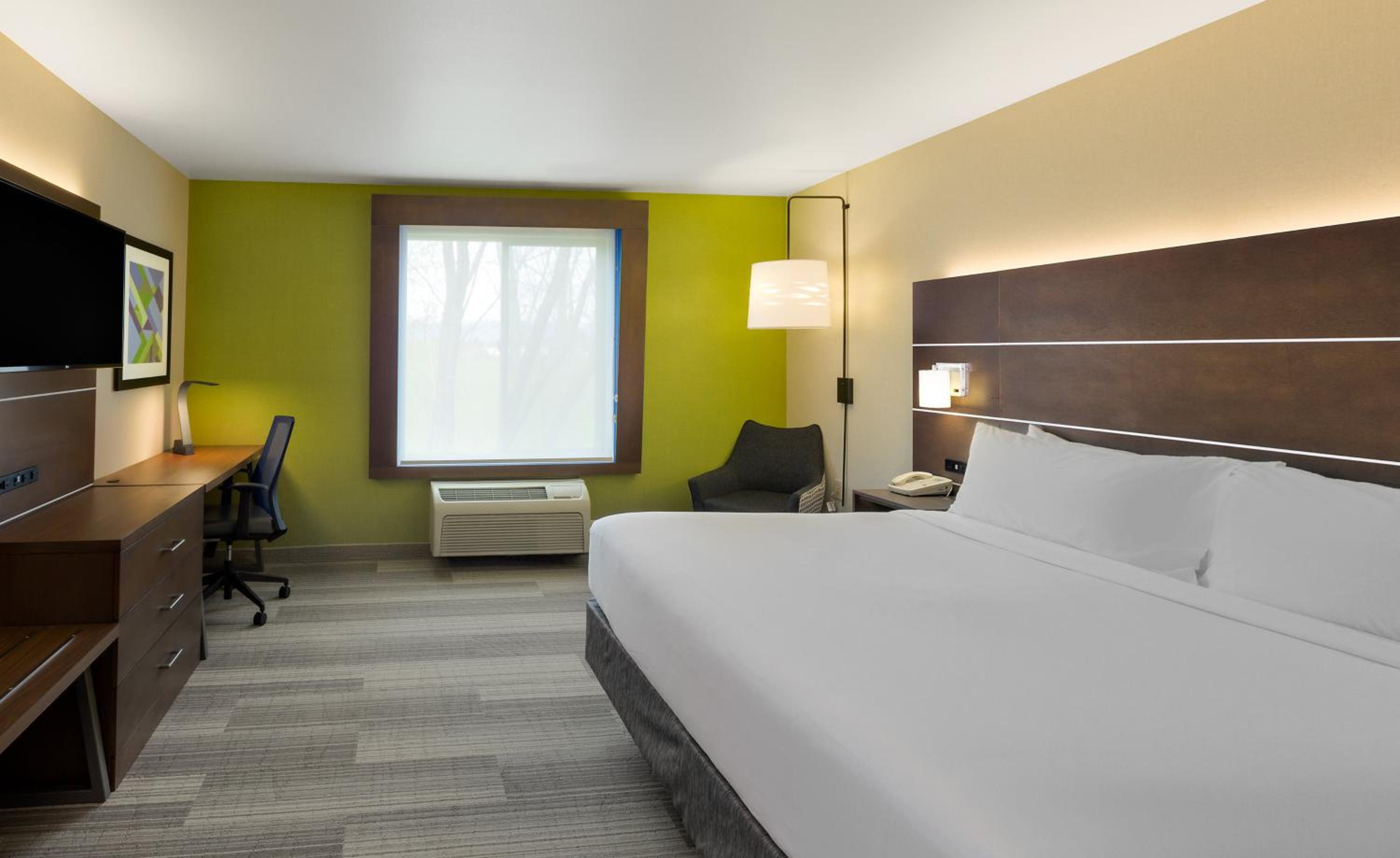 King Room with Jetted Tub - Photo 2