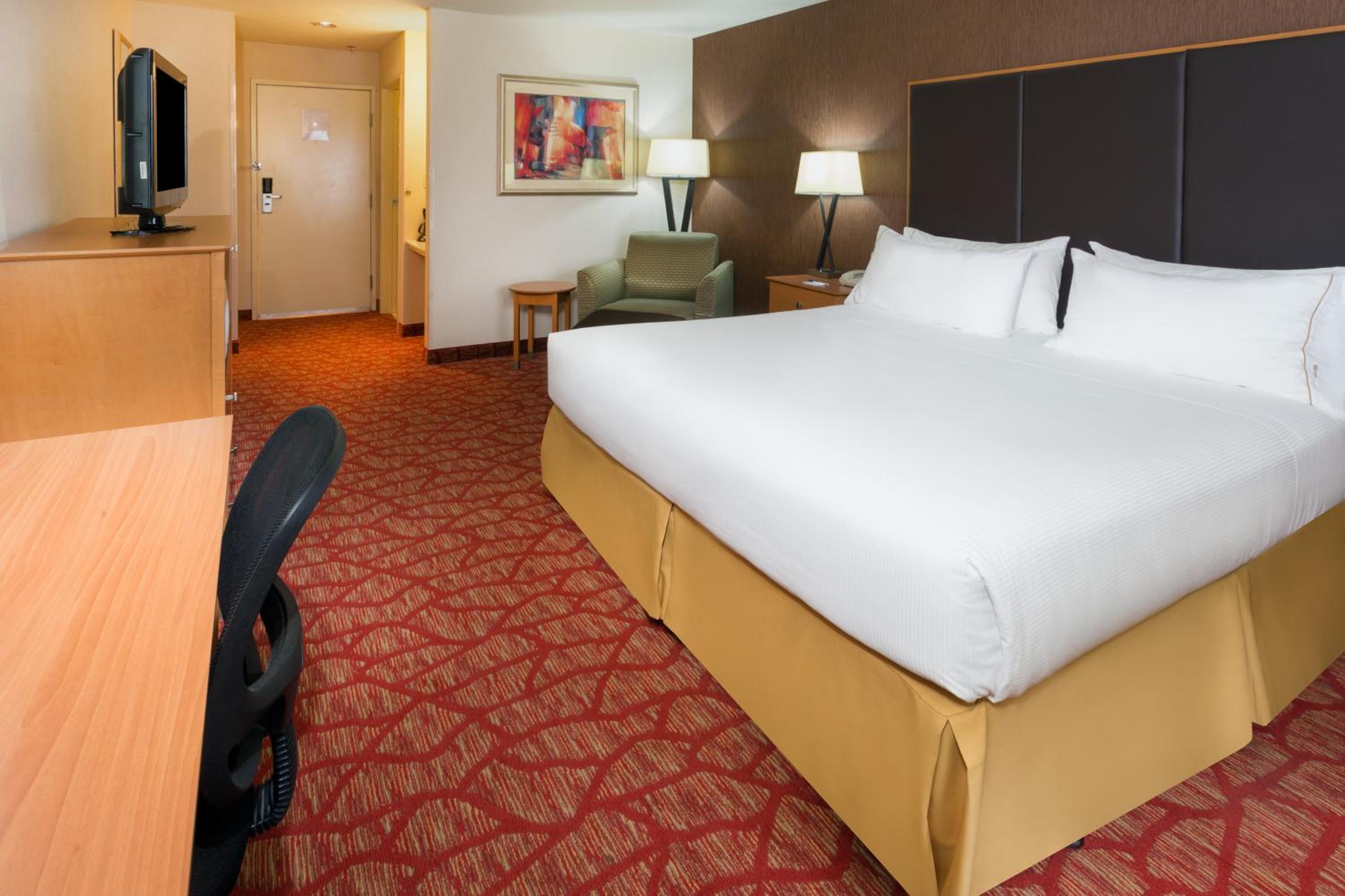 Standard King Room - Photo 4