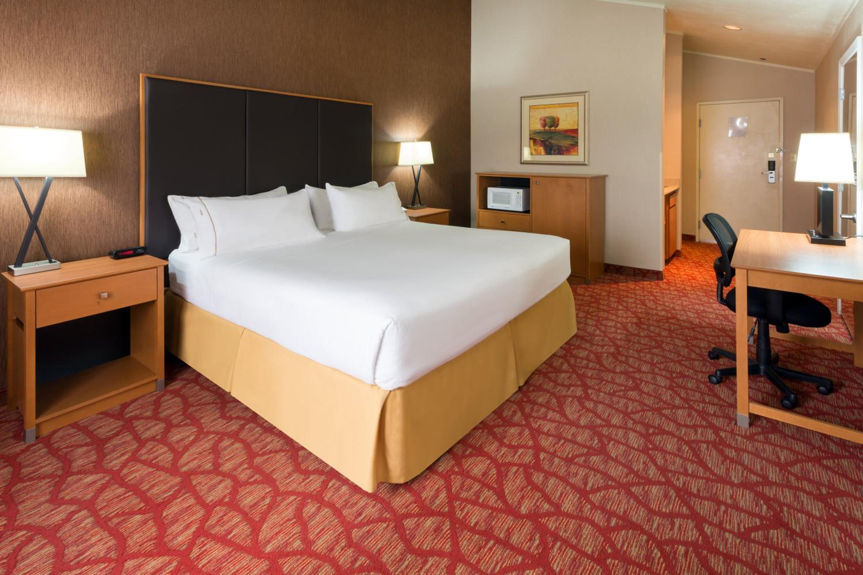 King Suite - Photo 3