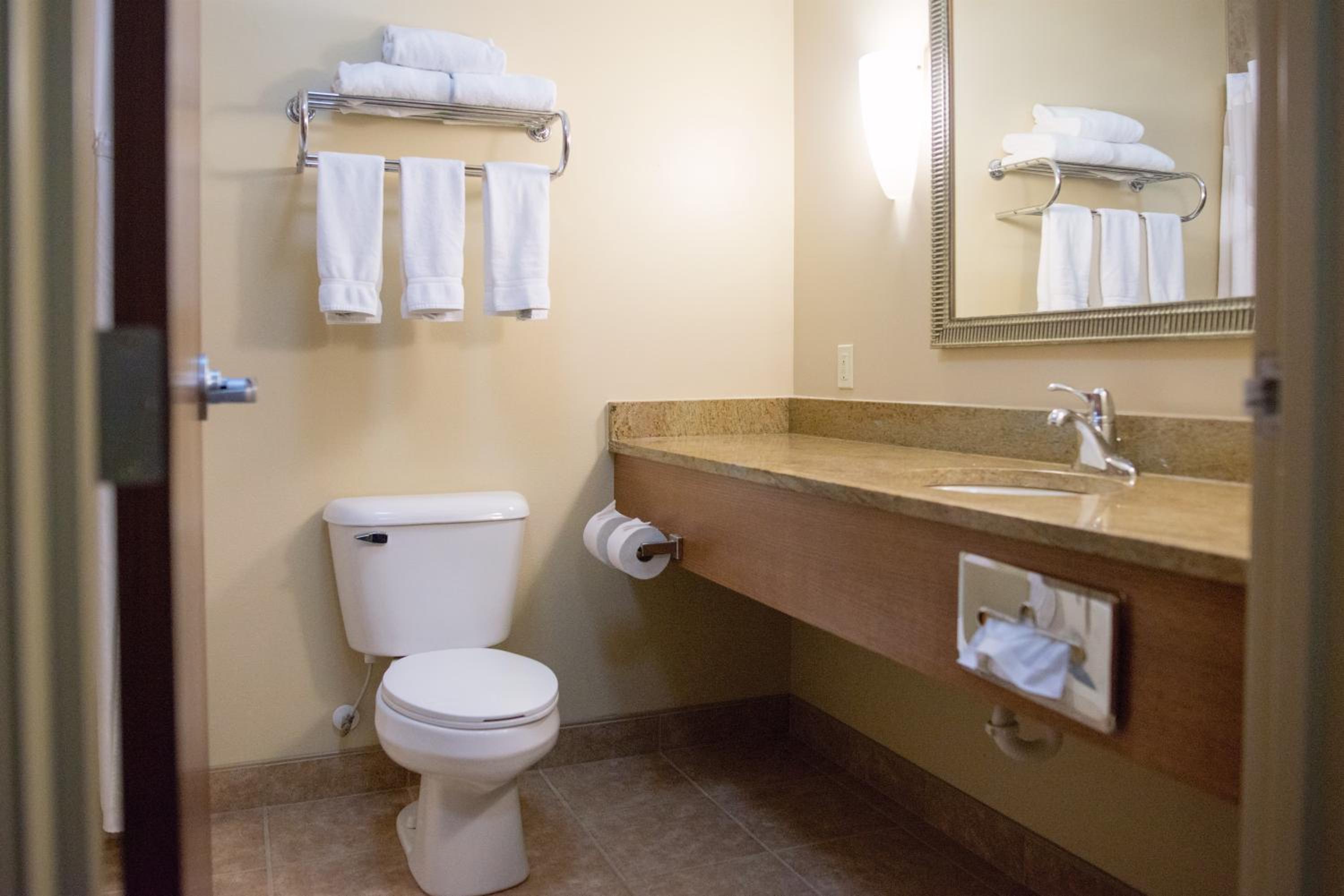 Standard King Room - Photo 5