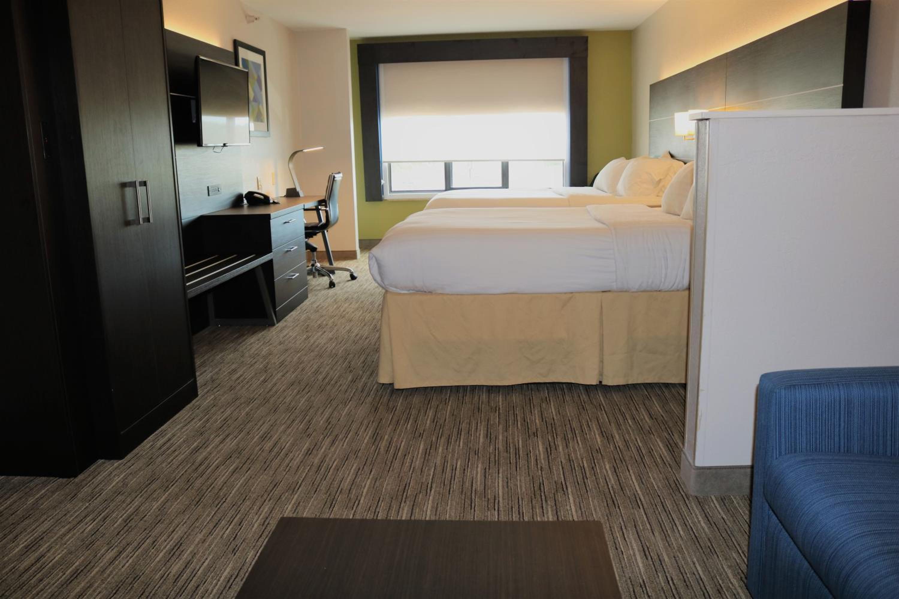 Suite with Two Queen Beds - Photo 3